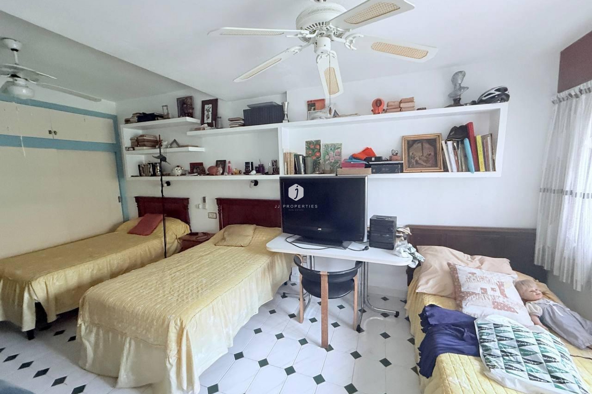 Resale - Villa -
Orihuela Costa - Campoamor