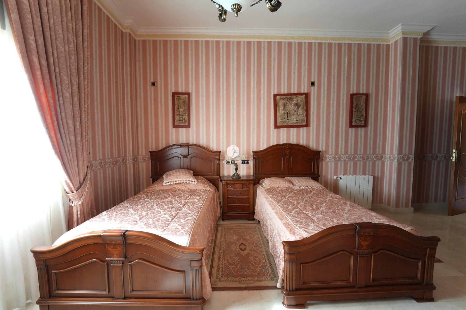 Resale - Villa -
Orihuela Costa - Campoamor