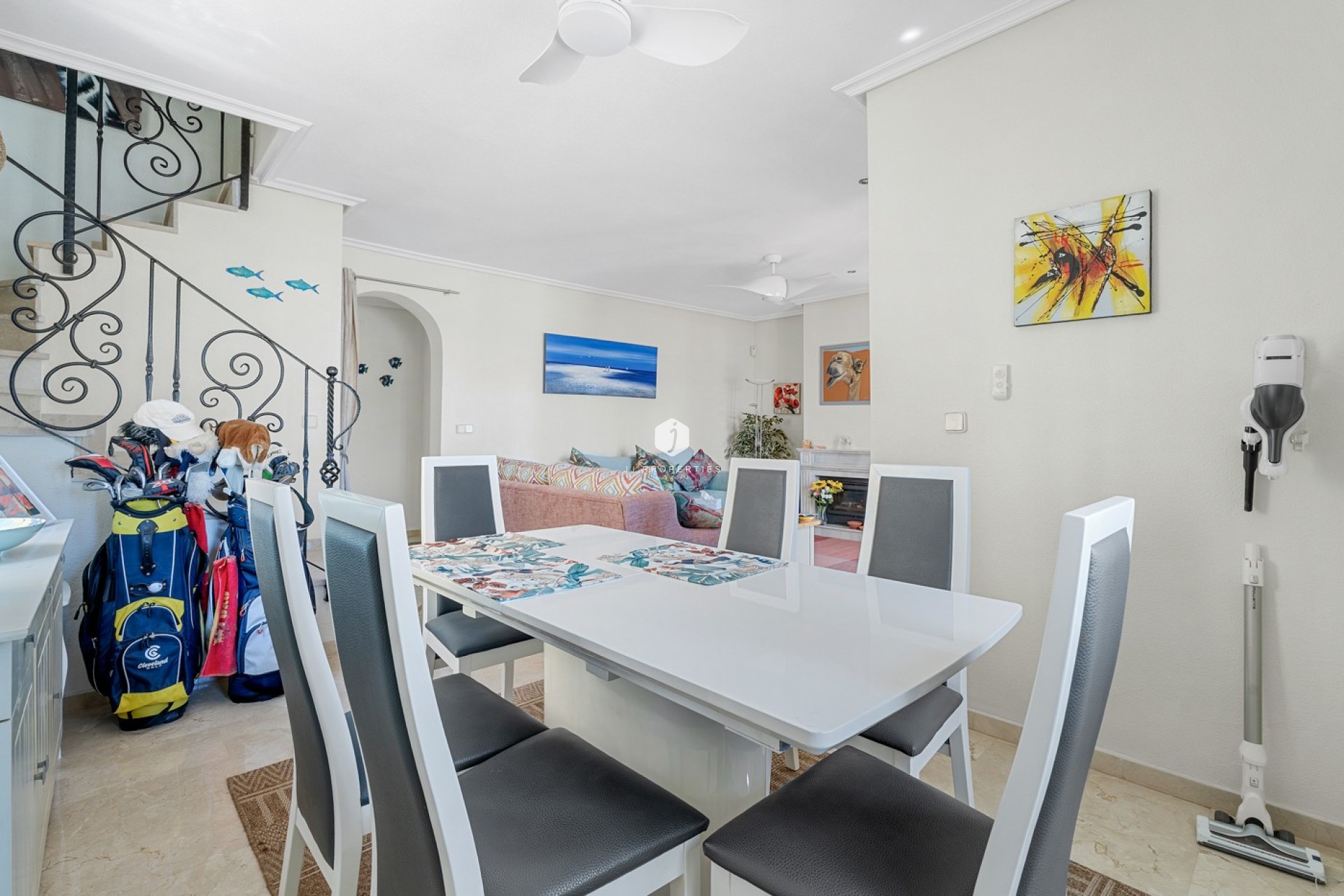 Resale - Villa -
Orihuela Costa - Costa Blanca