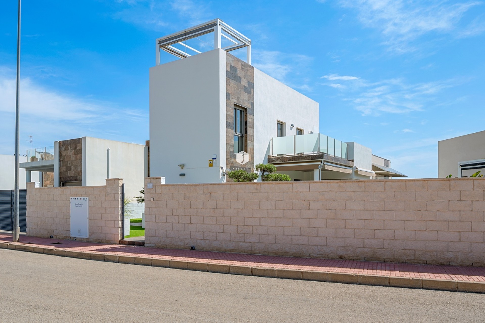 Resale - Villa -
Orihuela Costa - Costa Blanca