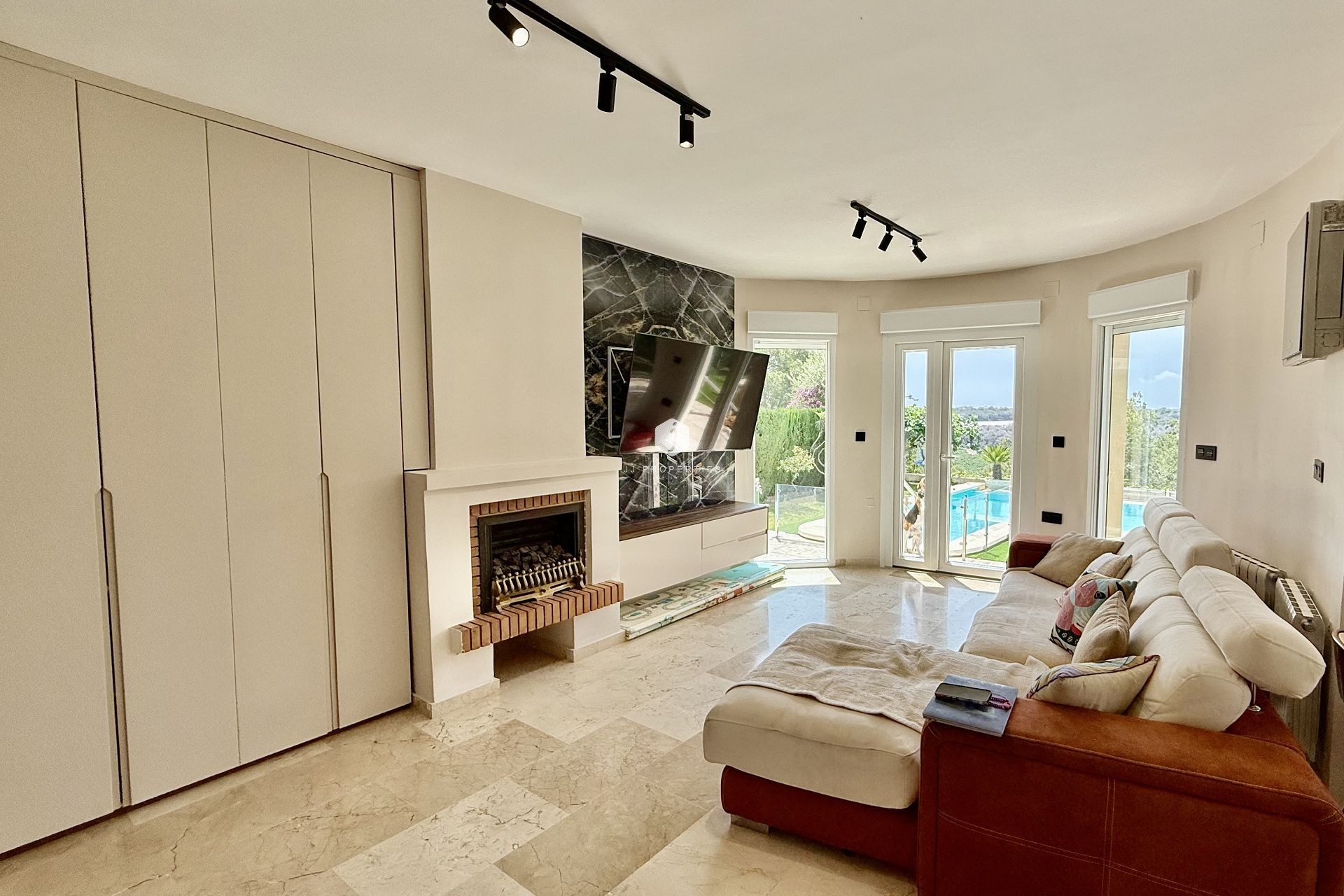 Resale - Villa -
Orihuela Costa - Costa Blanca