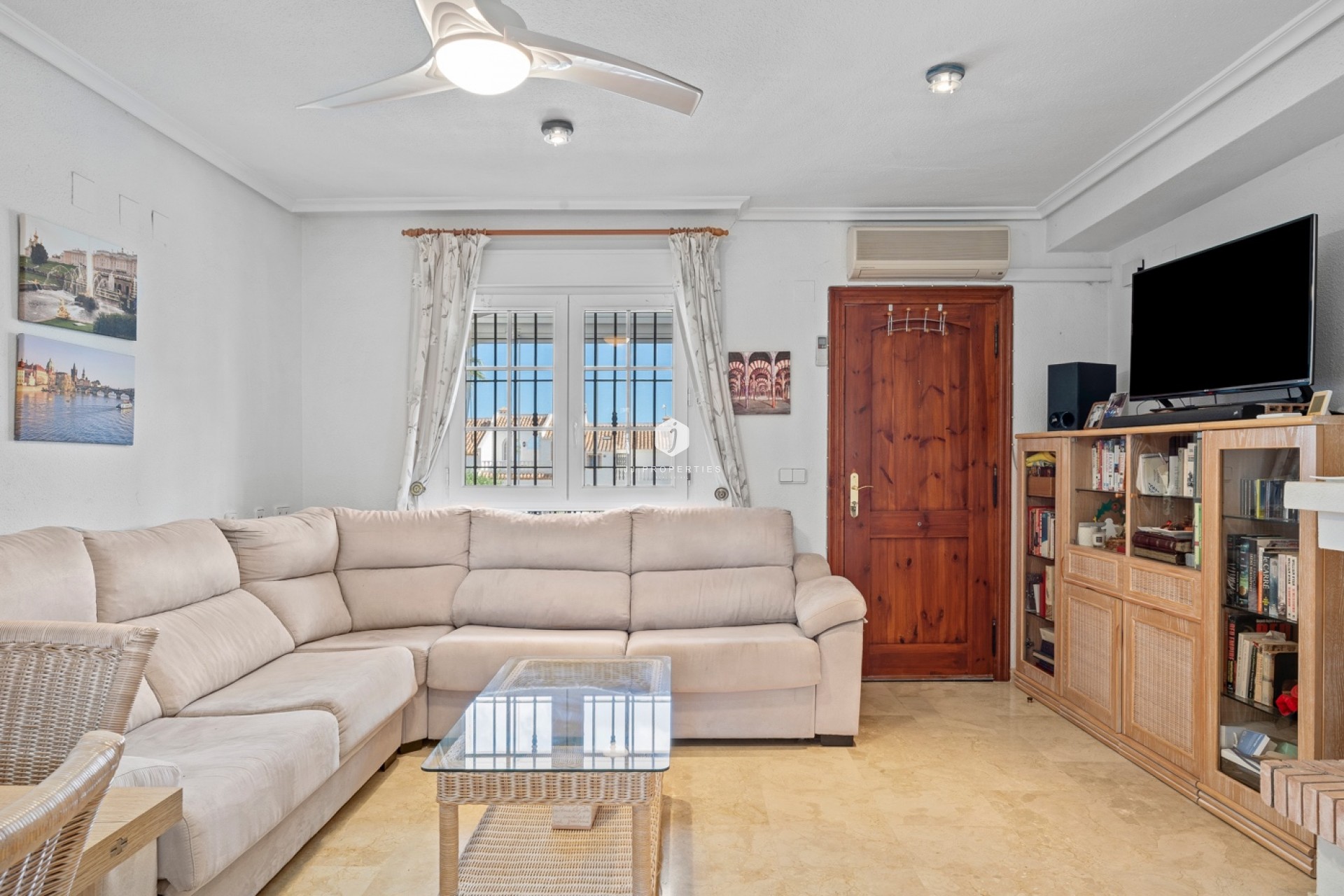 Resale - Villa -
Orihuela Costa - Costa Blanca