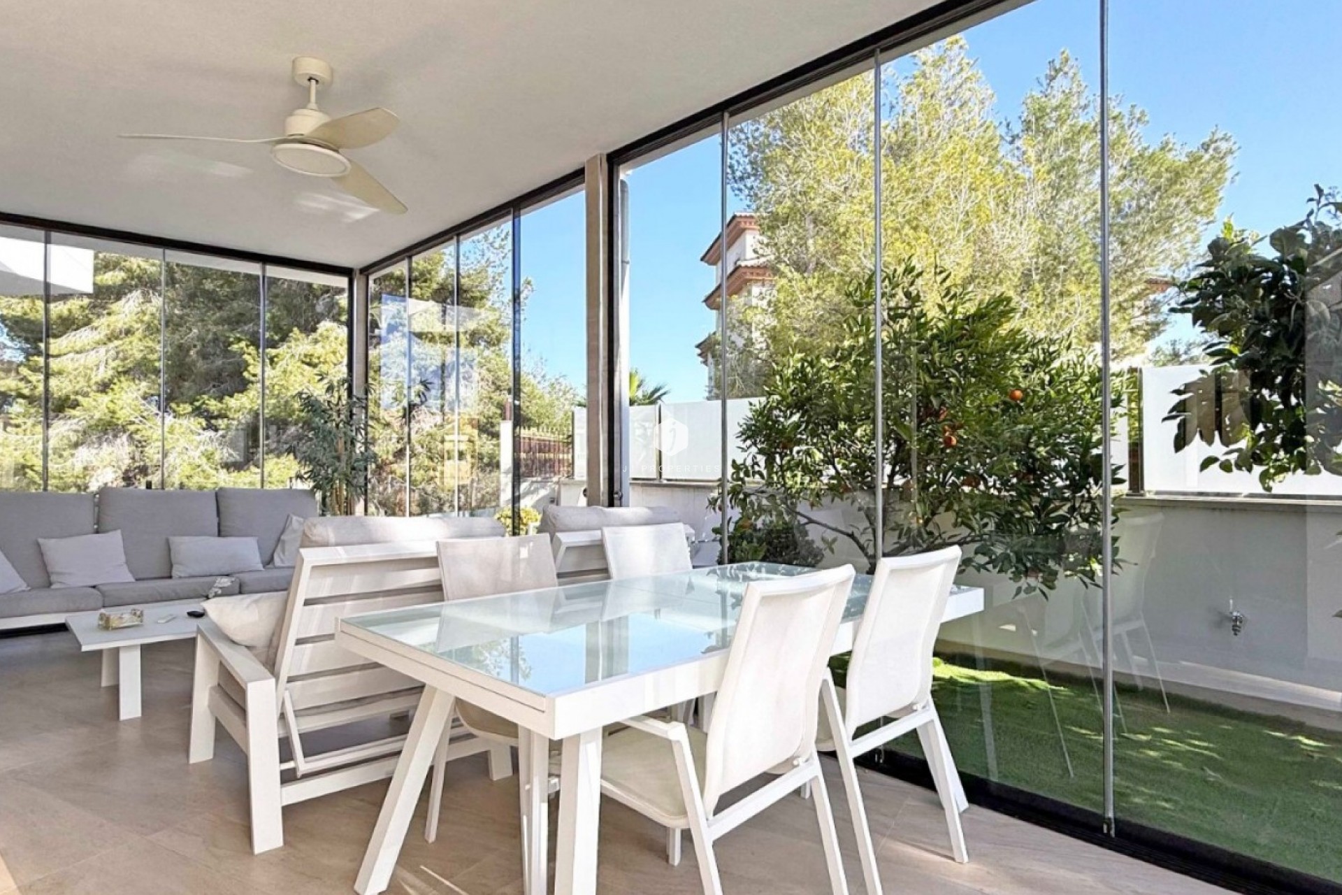 Resale - Villa -
Orihuela Costa - Costa Blanca