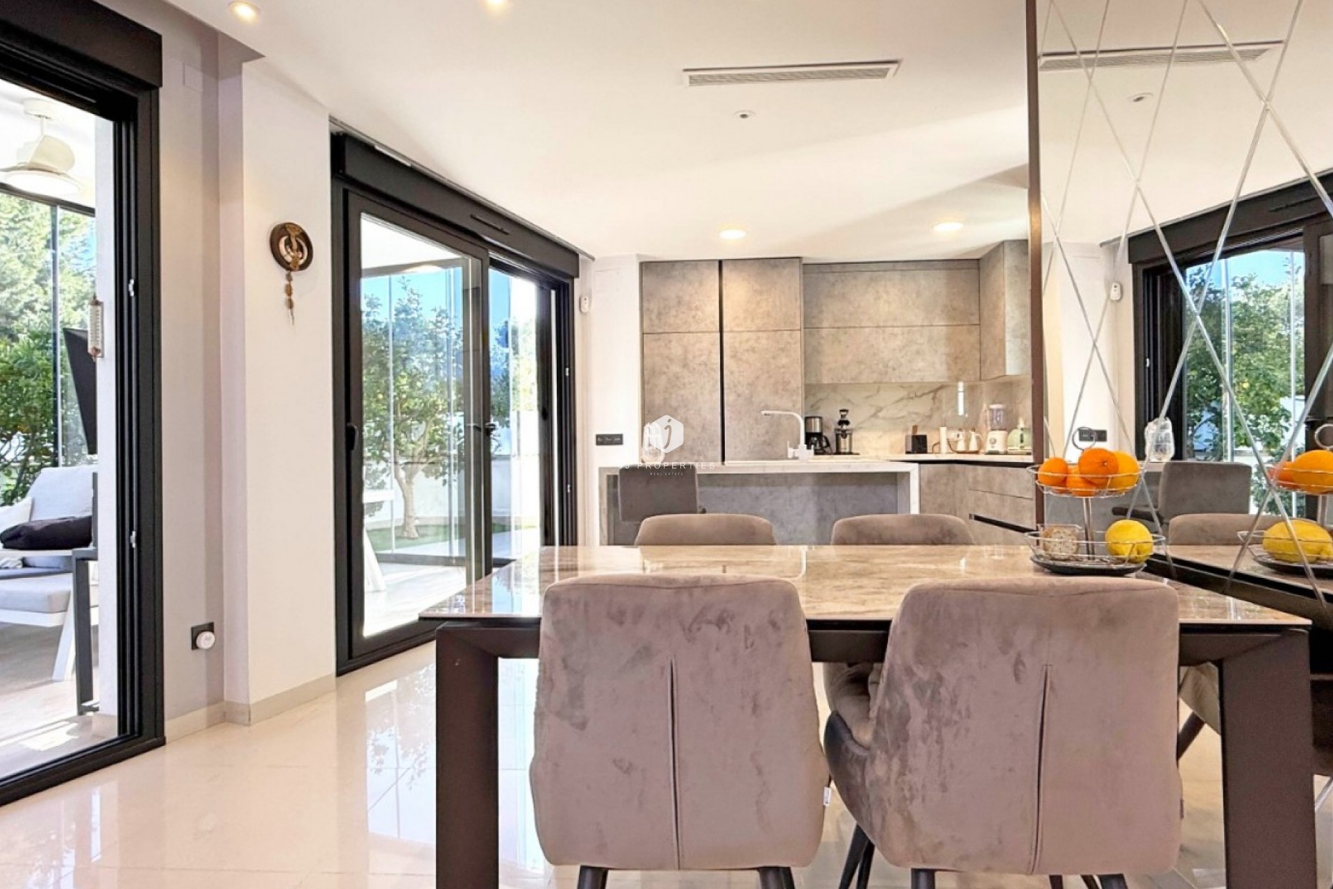 Resale - Villa -
Orihuela Costa - Costa Blanca