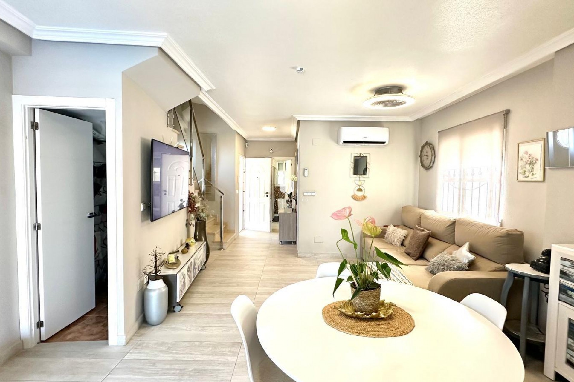 Resale - Villa -
Orihuela Costa - La Regia