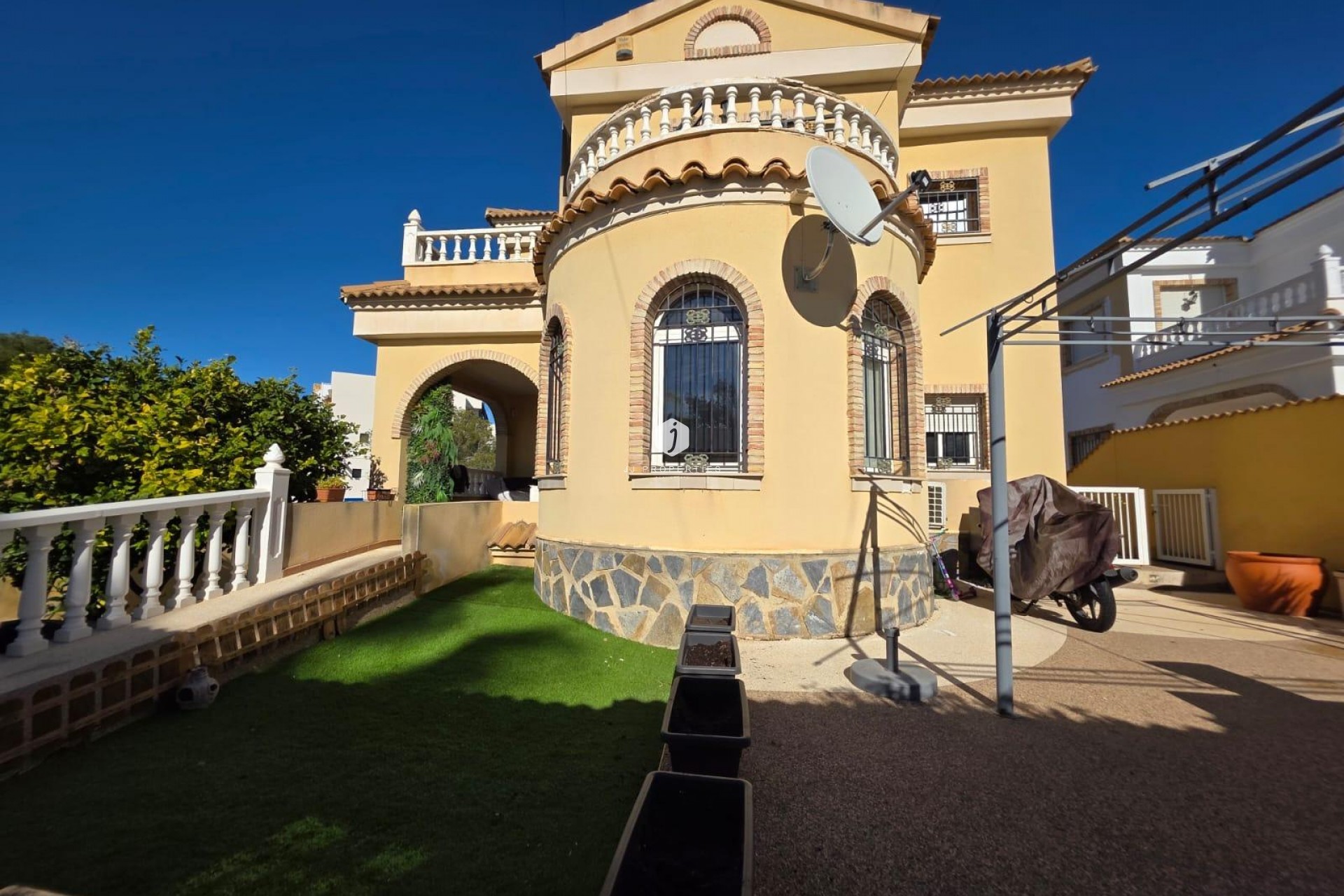 Resale - Villa -
Orihuela Costa - Villamartín-las Filipinas