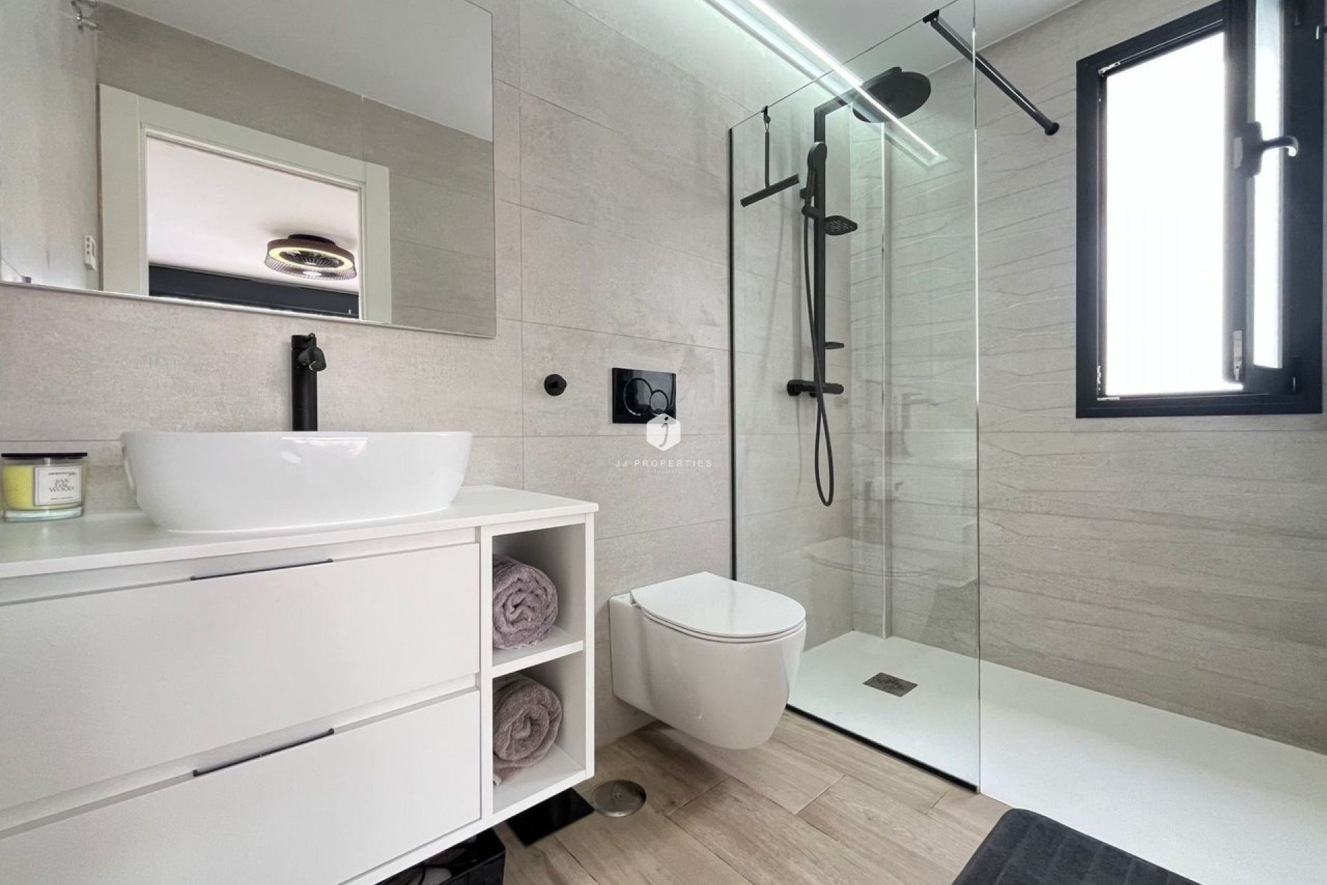 Resale - Villa -
Punta Prima - Costa Blanca