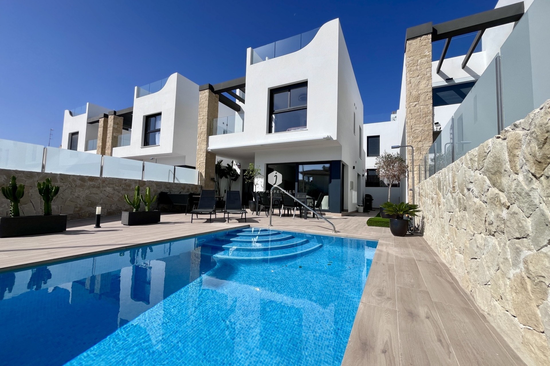 Resale - Villa -
Punta Prima - Costa Blanca