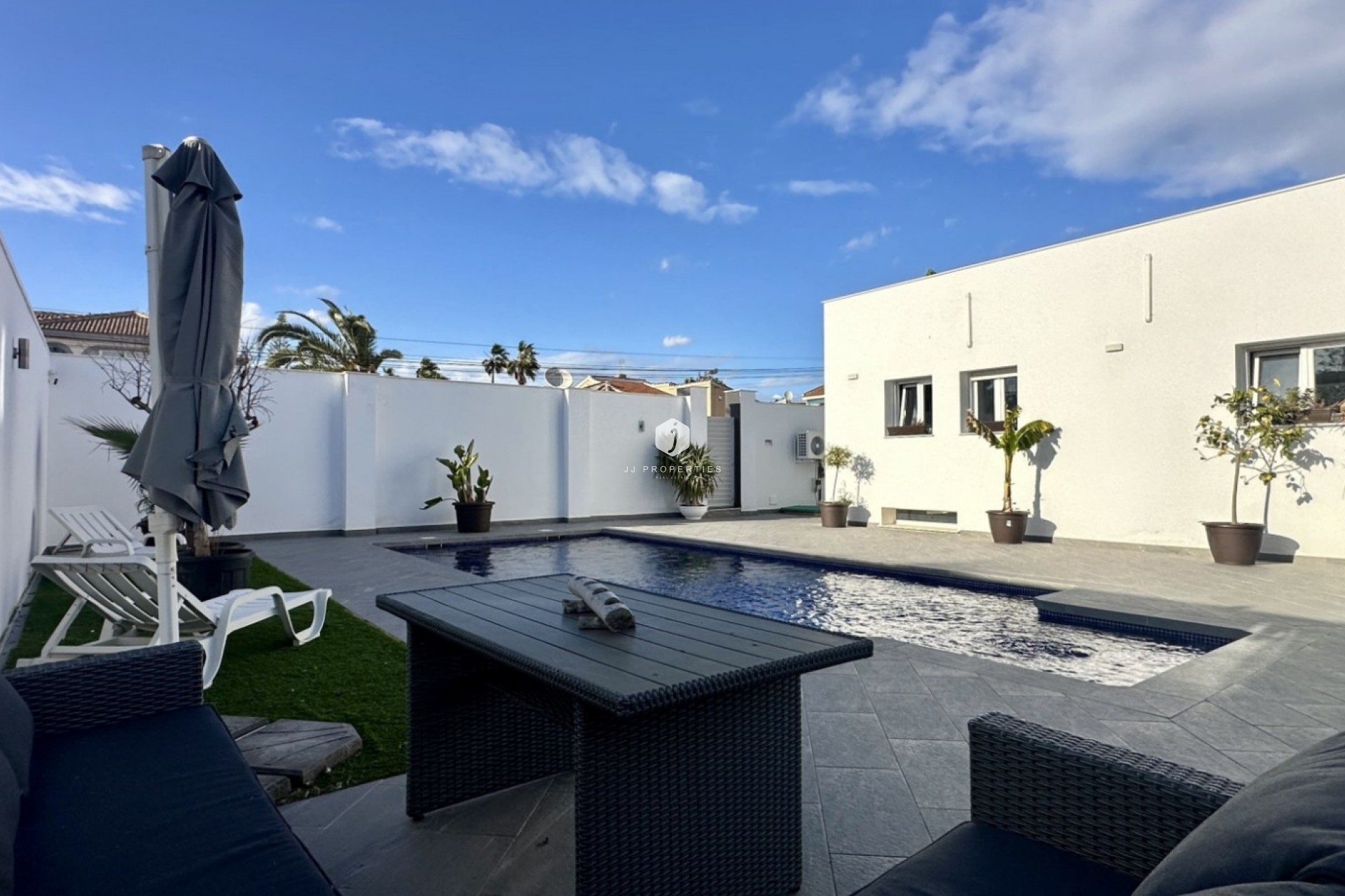 Resale - Villa -
Rojales - Inland