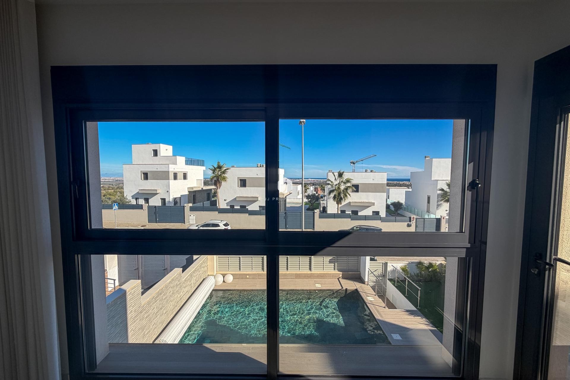 Resale - Villa -
San Miguel de Salinas - Bellavista