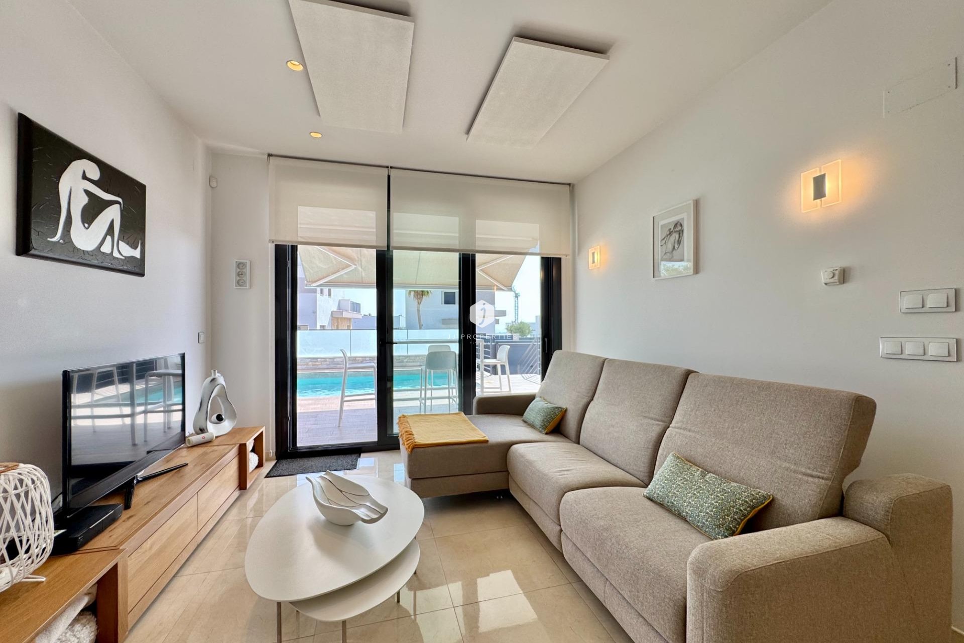 Resale - Villa -
San Miguel de Salinas - Bellavista
