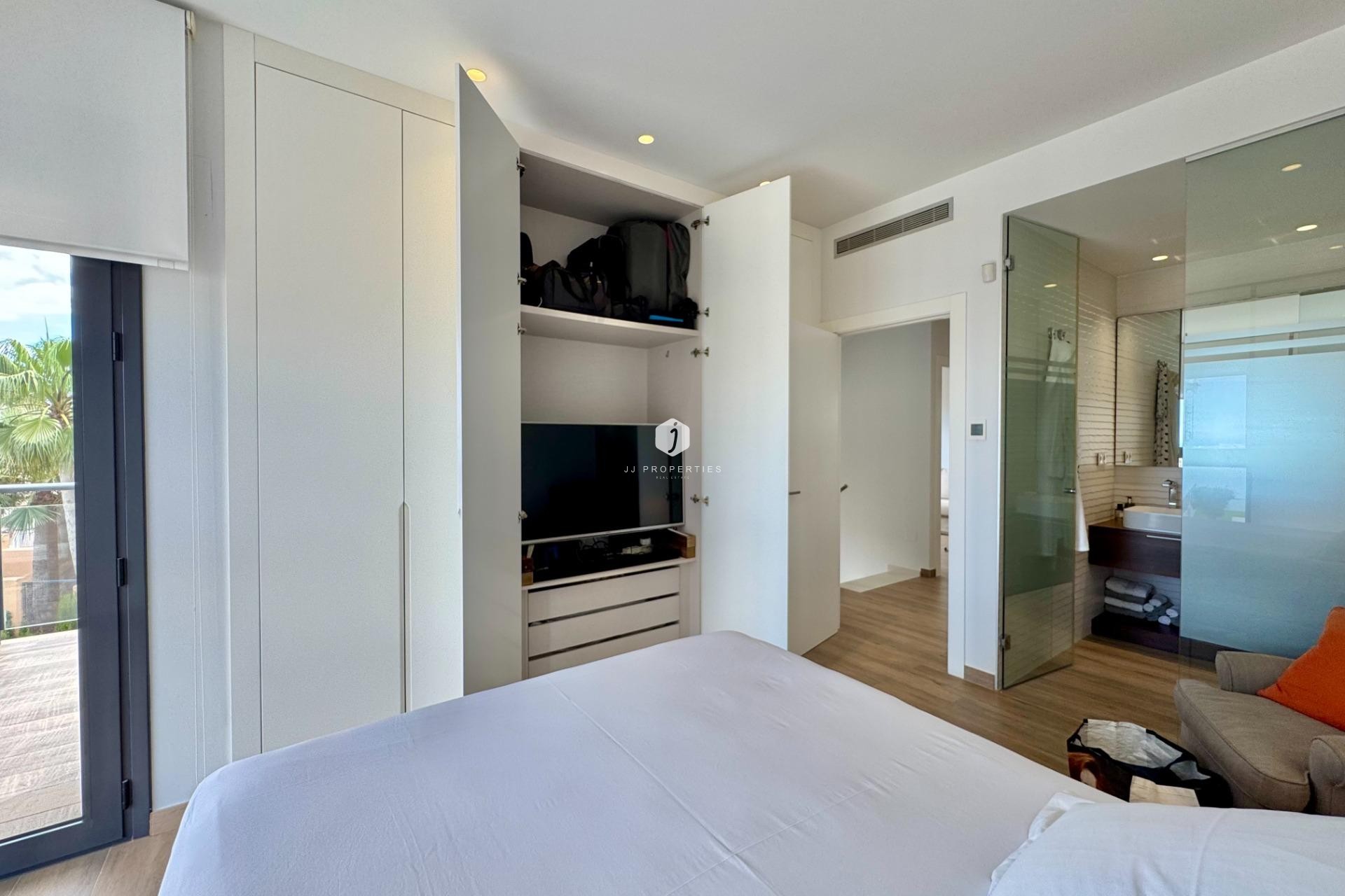 Resale - Villa -
San Miguel de Salinas - Bellavista