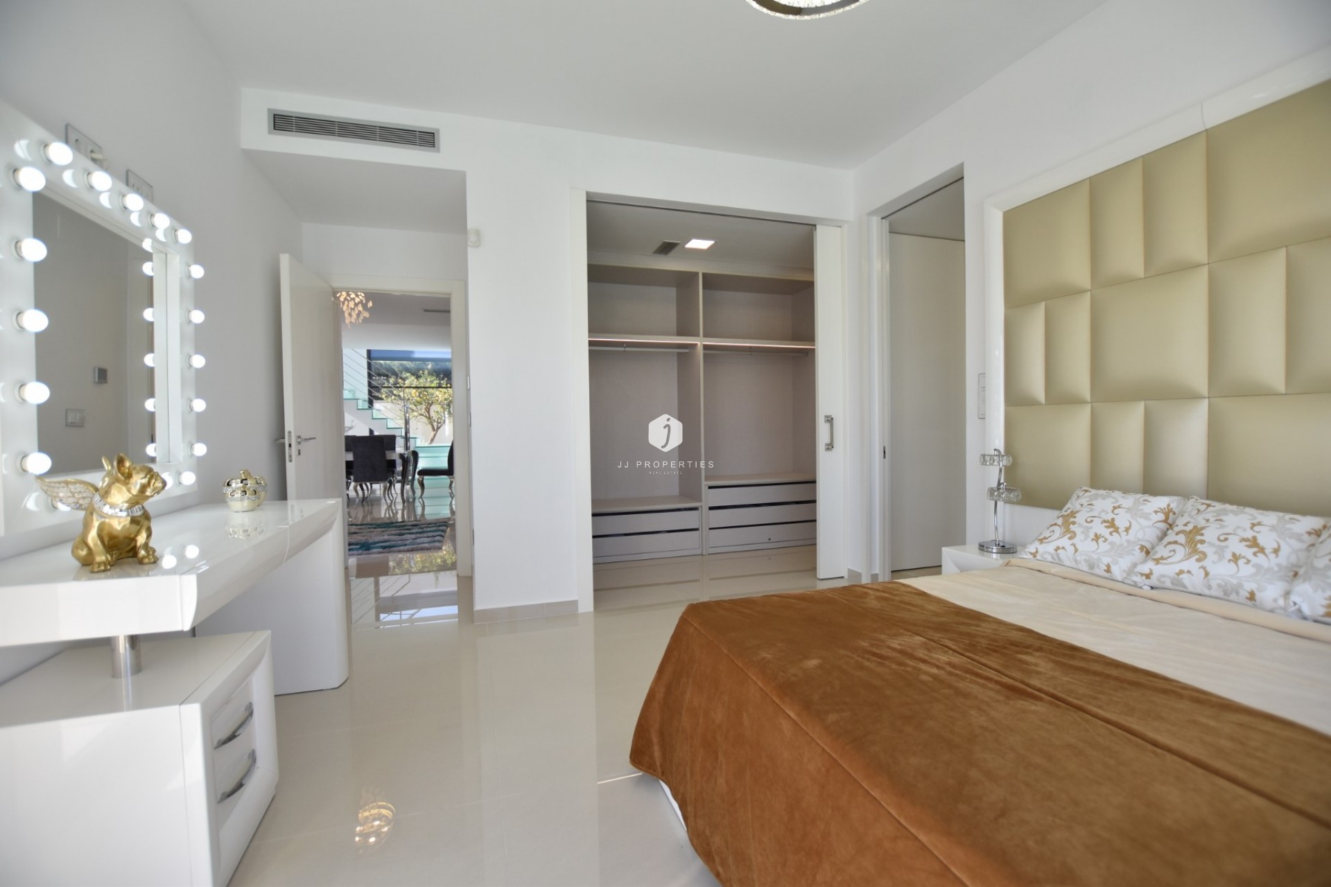 Resale - Villa -
San Miguel de Salinas - Inland