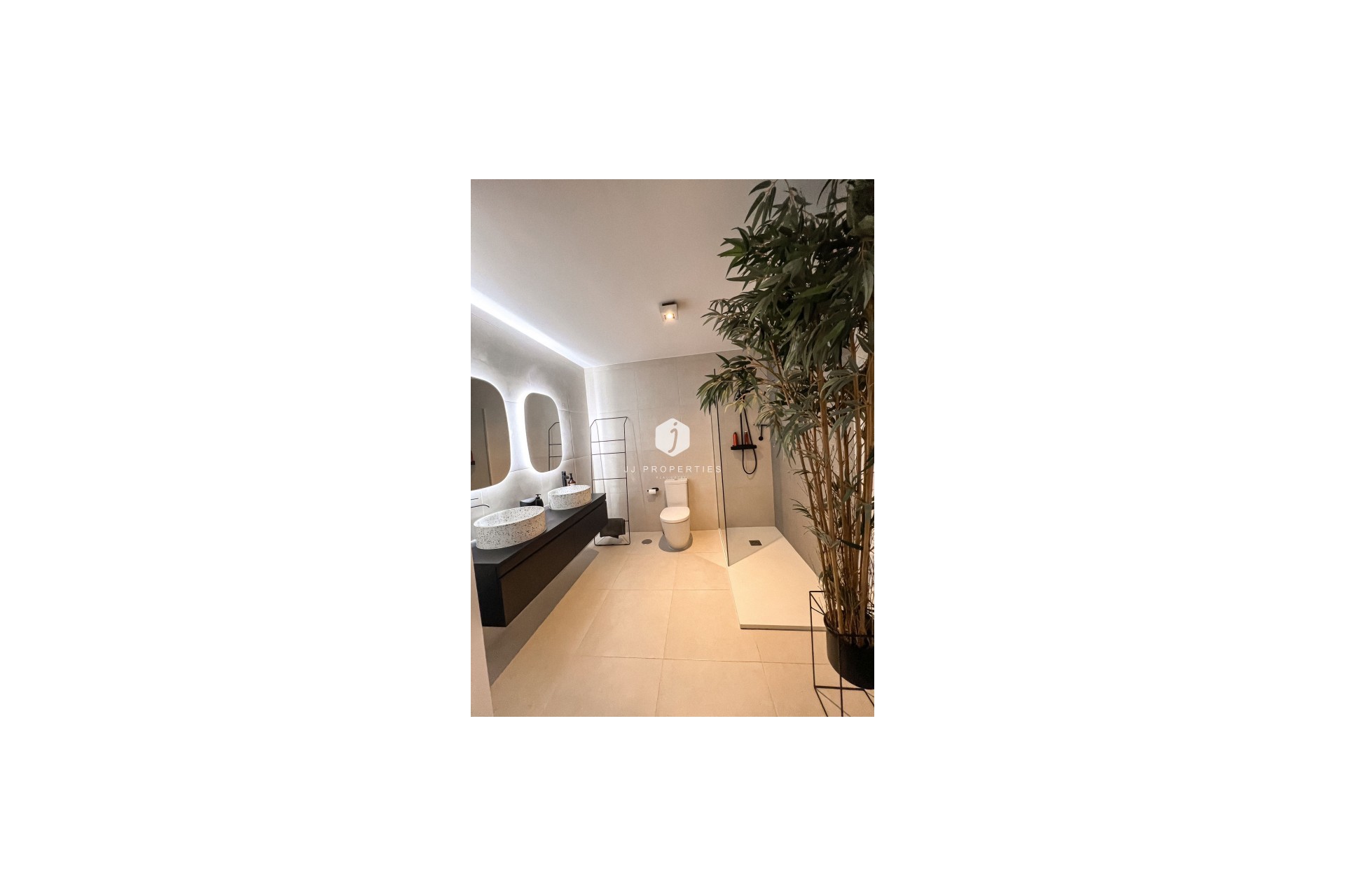 Resale - Villa -
San Miguel de Salinas - Inland