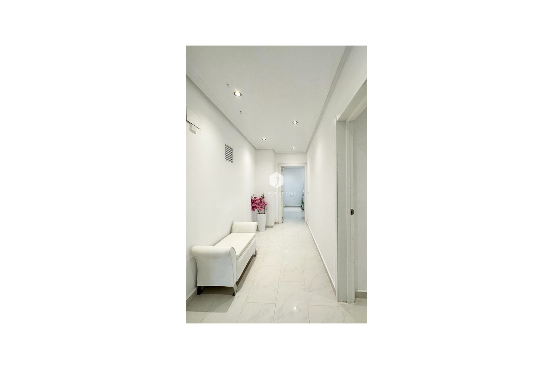 Resale - Villa -
San Miguel de Salinas - Inland