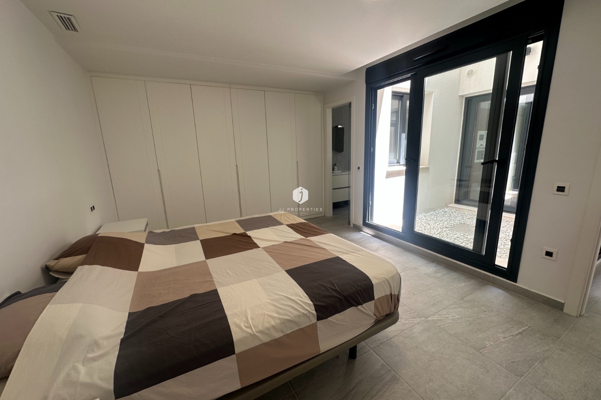 Resale - Villa -
San Miguel de Salinas - Inland