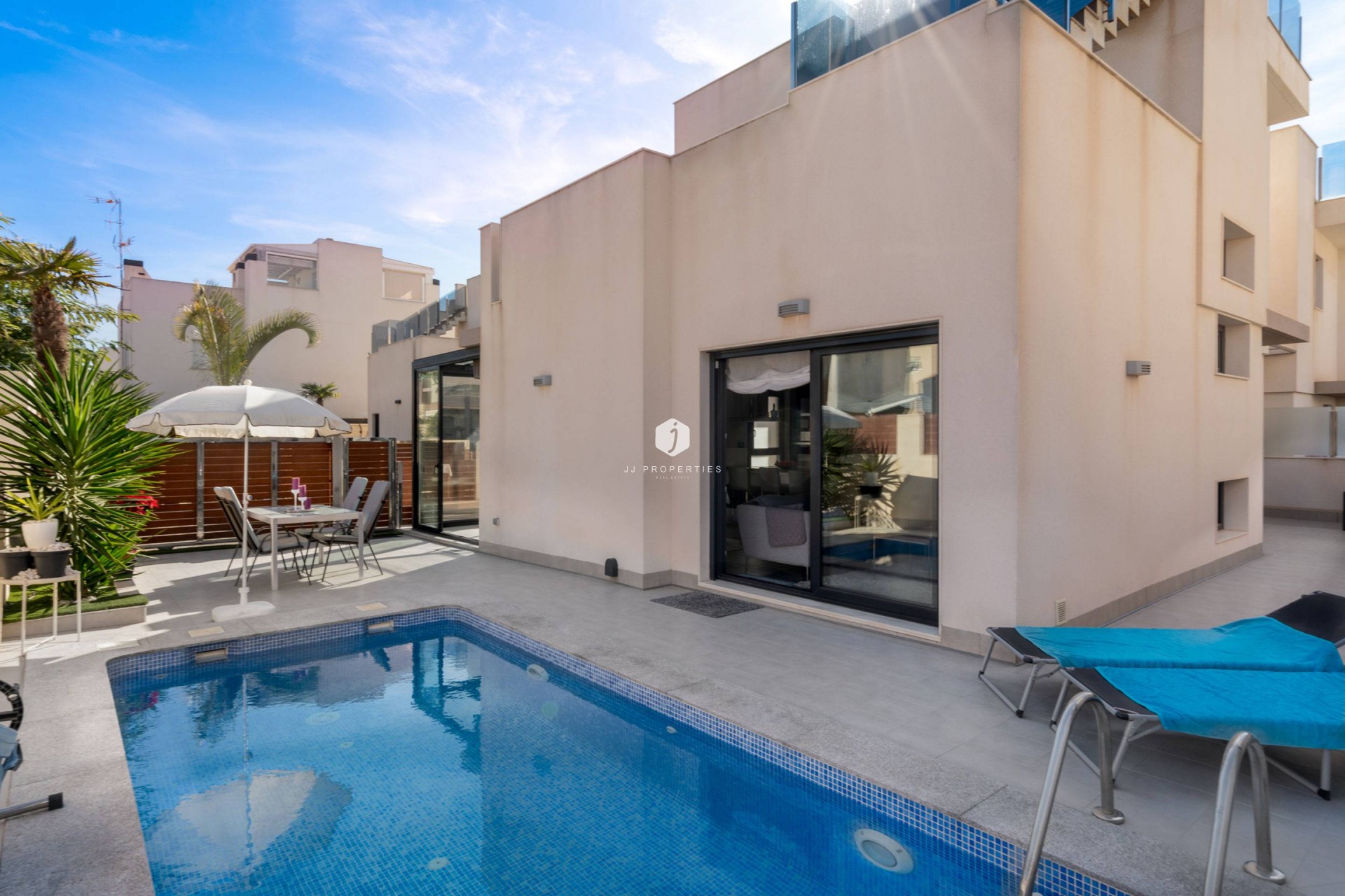 Resale - Villa -
Torrevieja - Aguas Nuevas 2