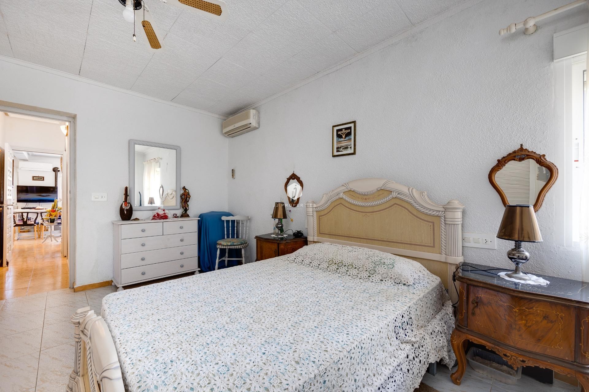 Resale - Villa -
Torrevieja - aguas nuevas