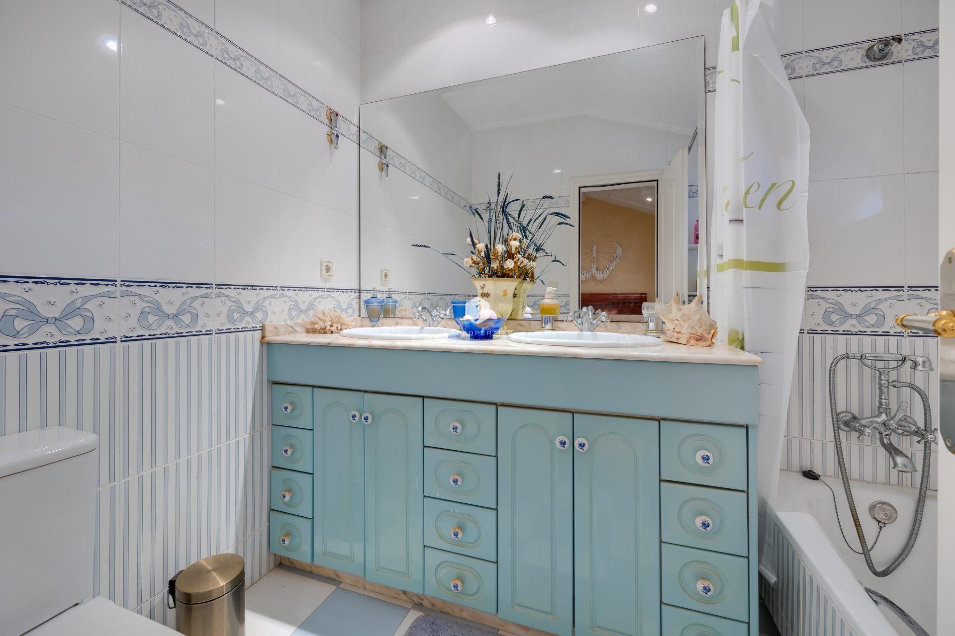 Resale - Villa -
Torrevieja - aguas nuevas