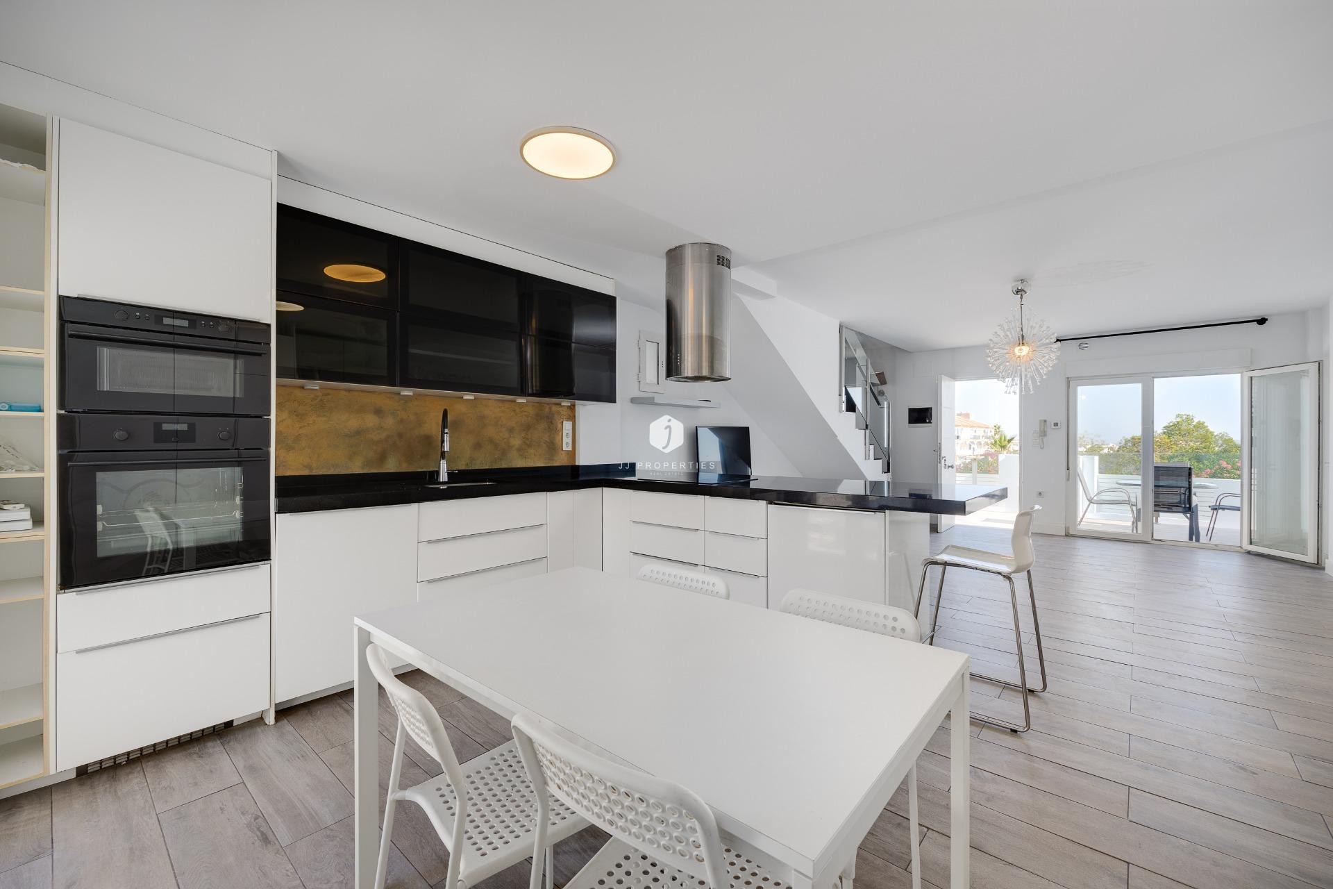 Resale - Villa -
Torrevieja - aguas nuevas