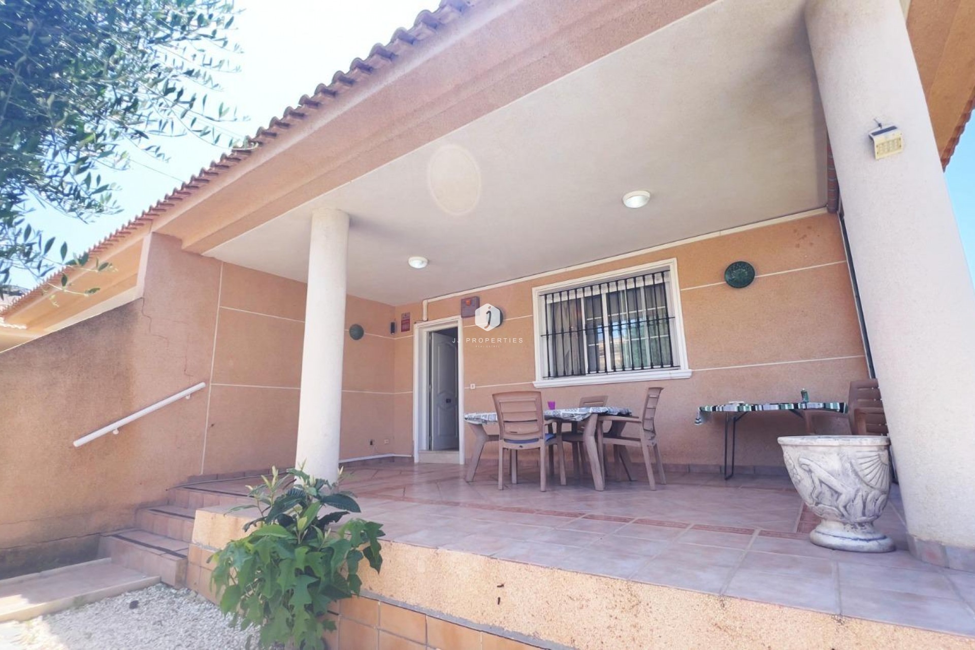 Resale - Villa -
Torrevieja - aguas nuevas