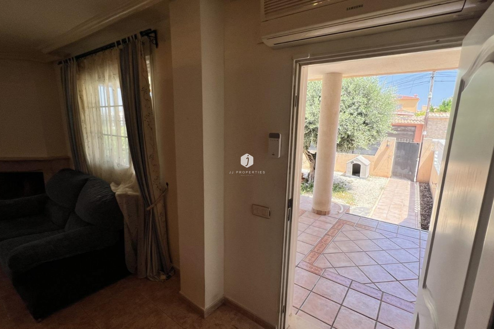 Resale - Villa -
Torrevieja - aguas nuevas