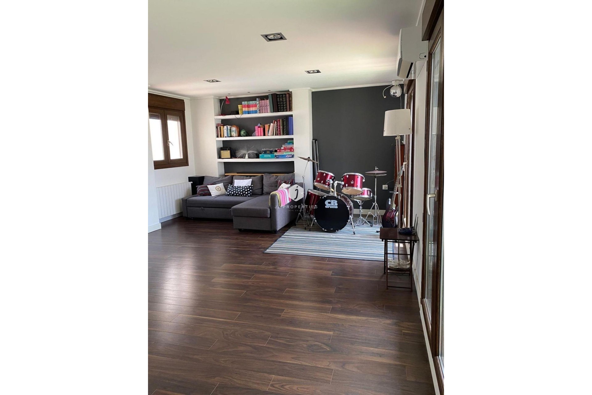 Resale - Villa -
Torrevieja - Centro - Muelle Pesquero