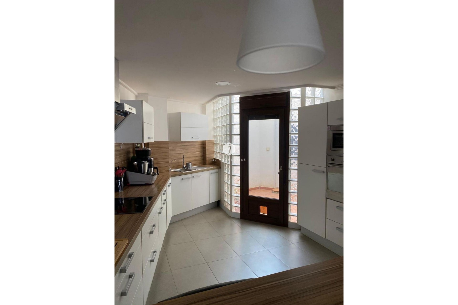 Resale - Villa -
Torrevieja - Centro - Muelle Pesquero