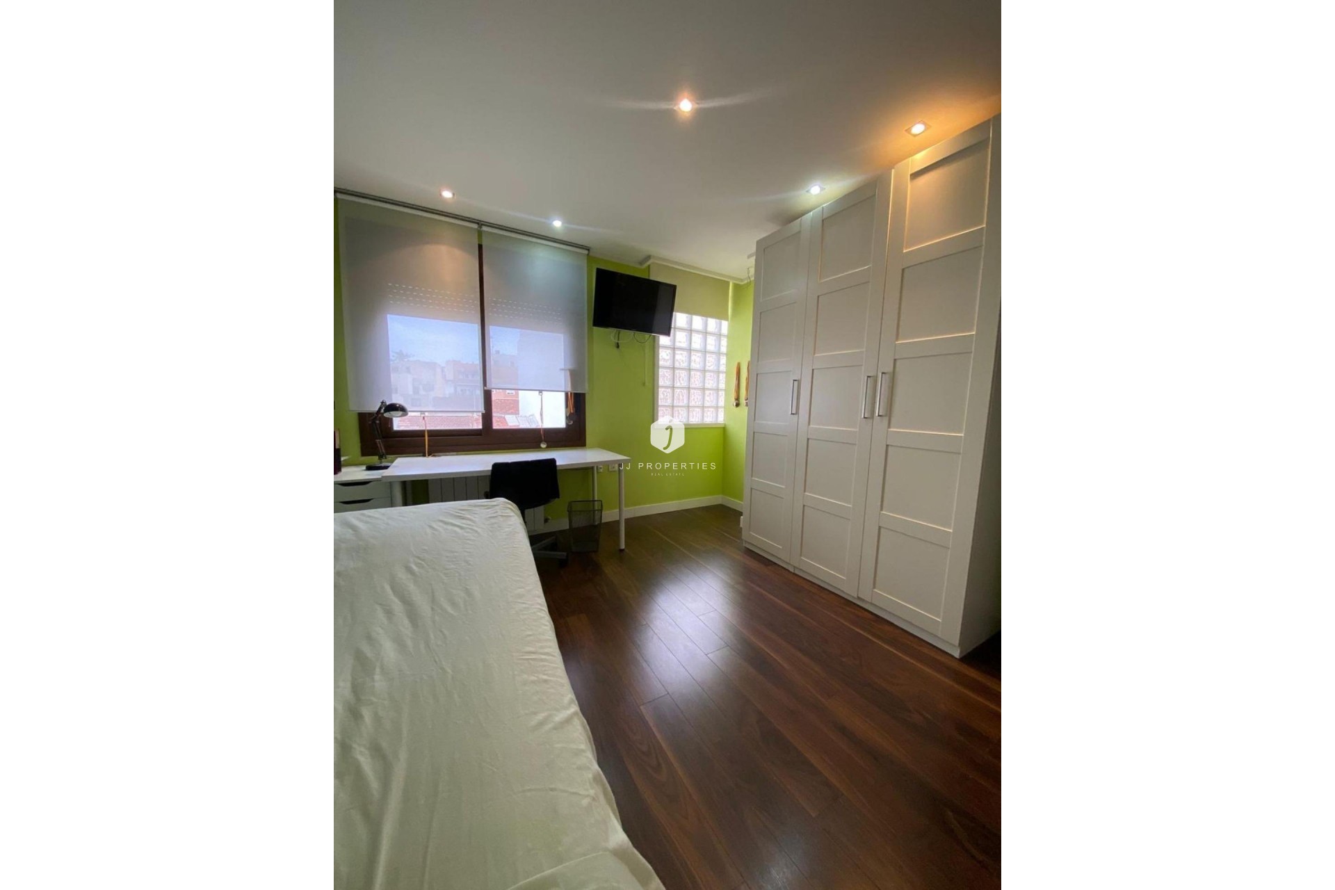 Resale - Villa -
Torrevieja - Centro - Muelle Pesquero