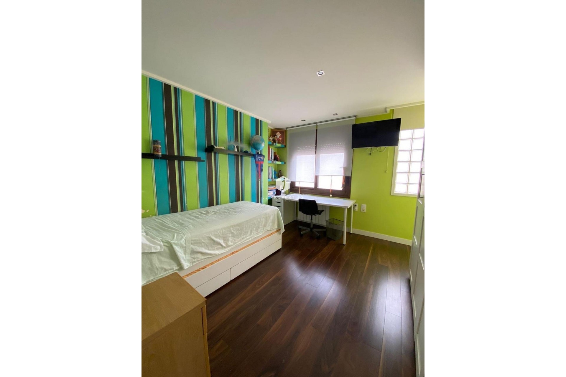 Resale - Villa -
Torrevieja - Centro - Muelle Pesquero