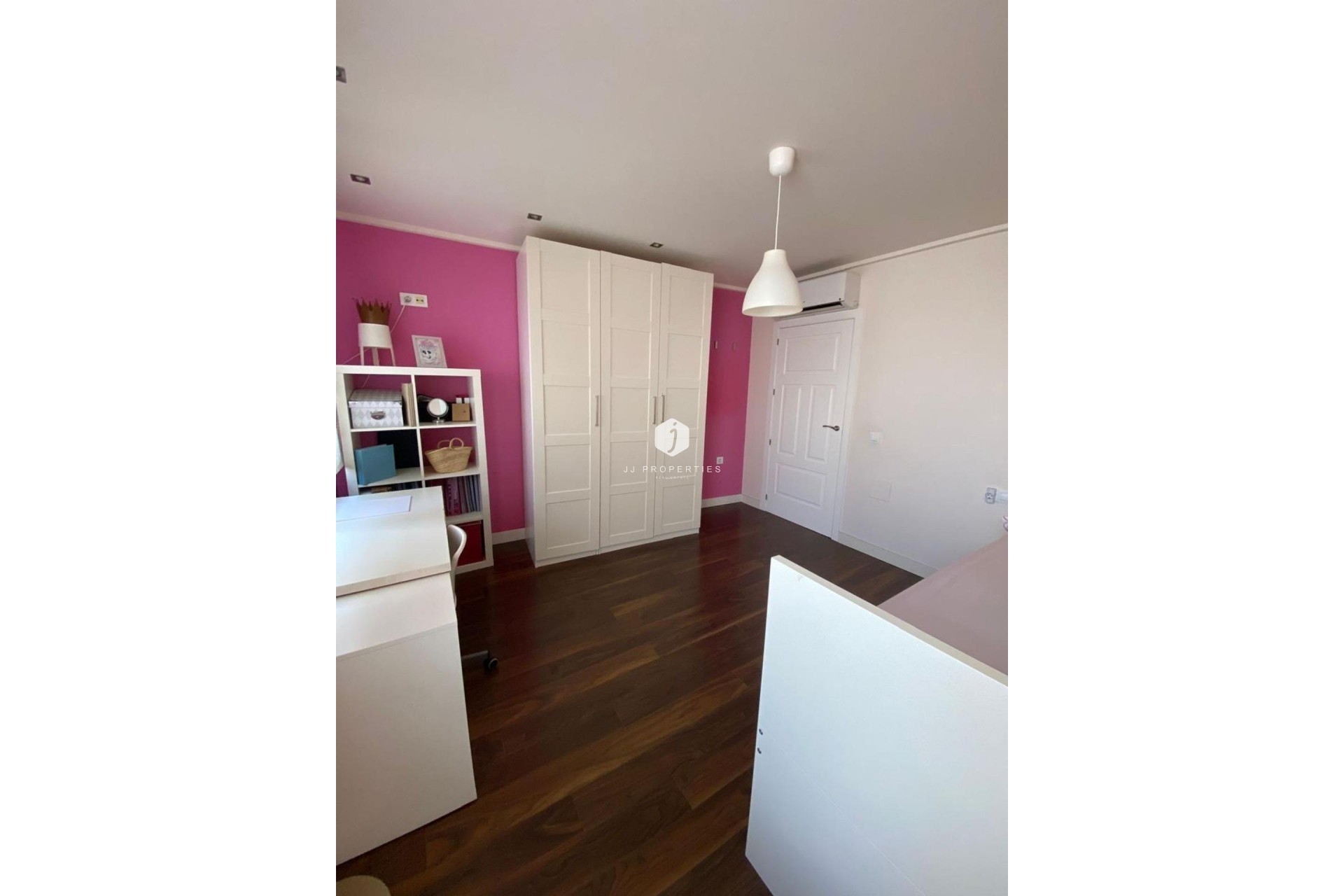 Resale - Villa -
Torrevieja - Centro - Muelle Pesquero