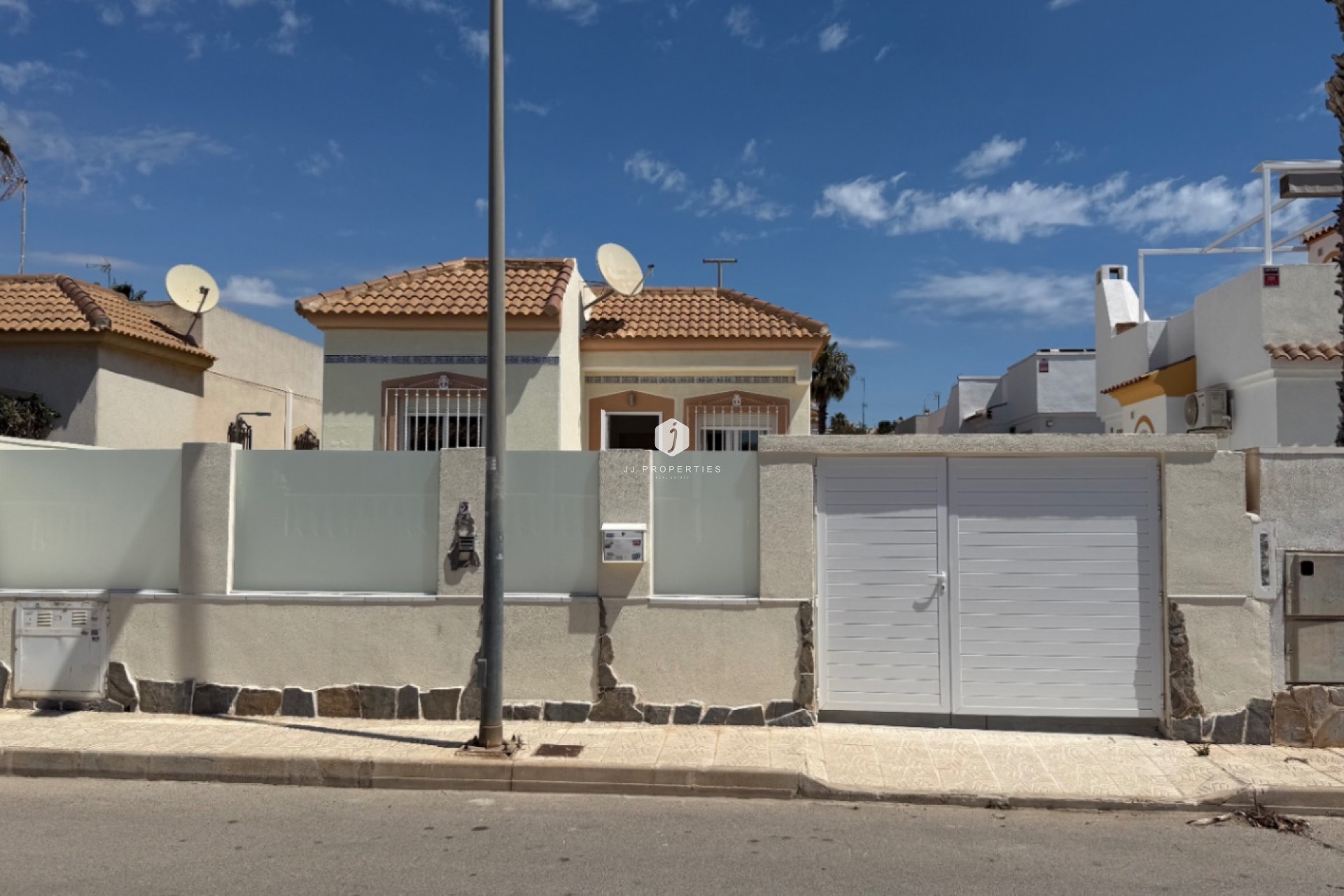 Resale - Villa -
Torrevieja - Costa Blanca