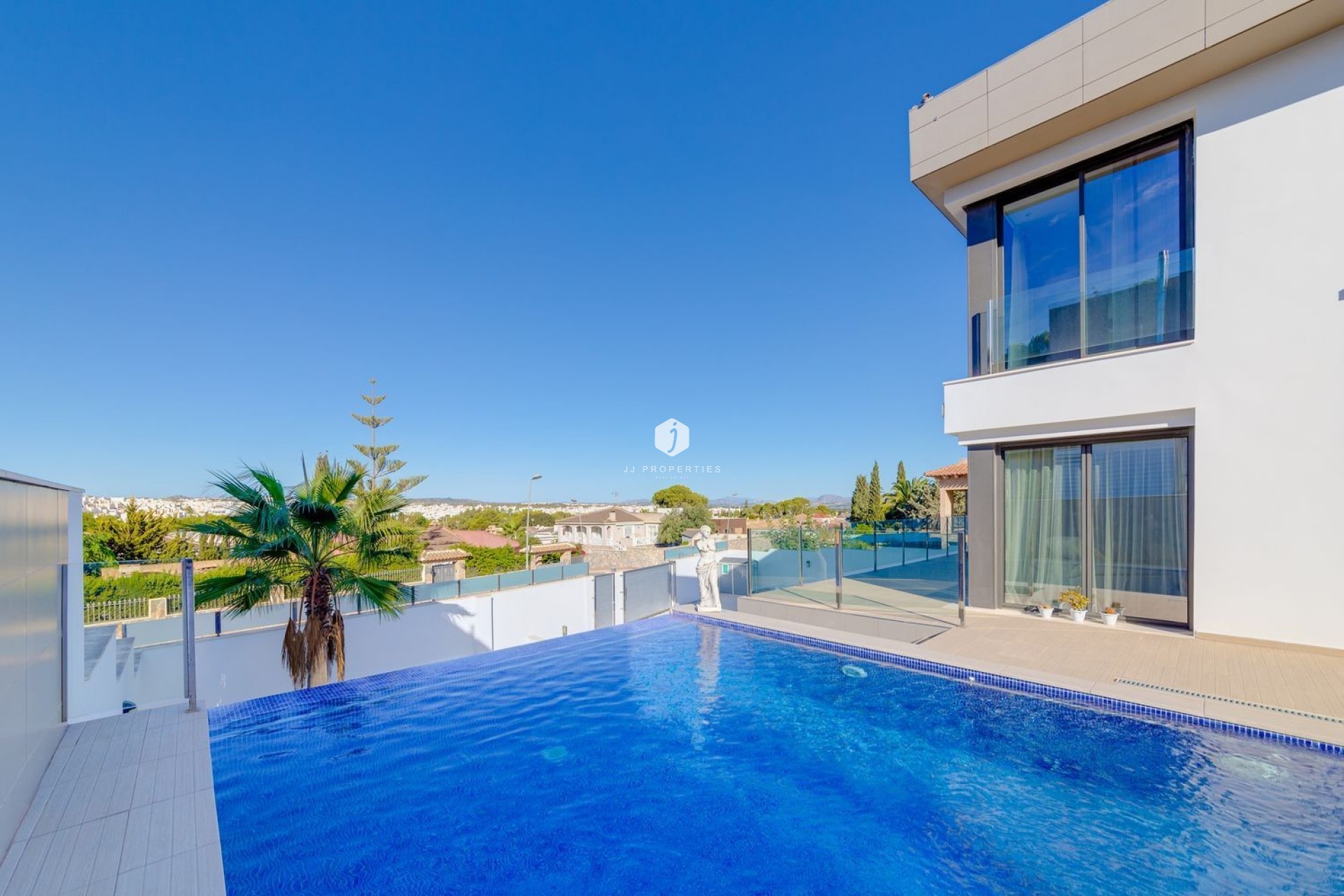 Resale - Villa -
Torrevieja - Costa Blanca
