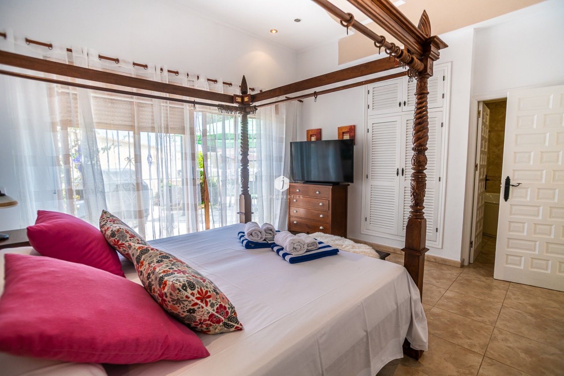 Resale - Villa -
Torrevieja - Costa Blanca