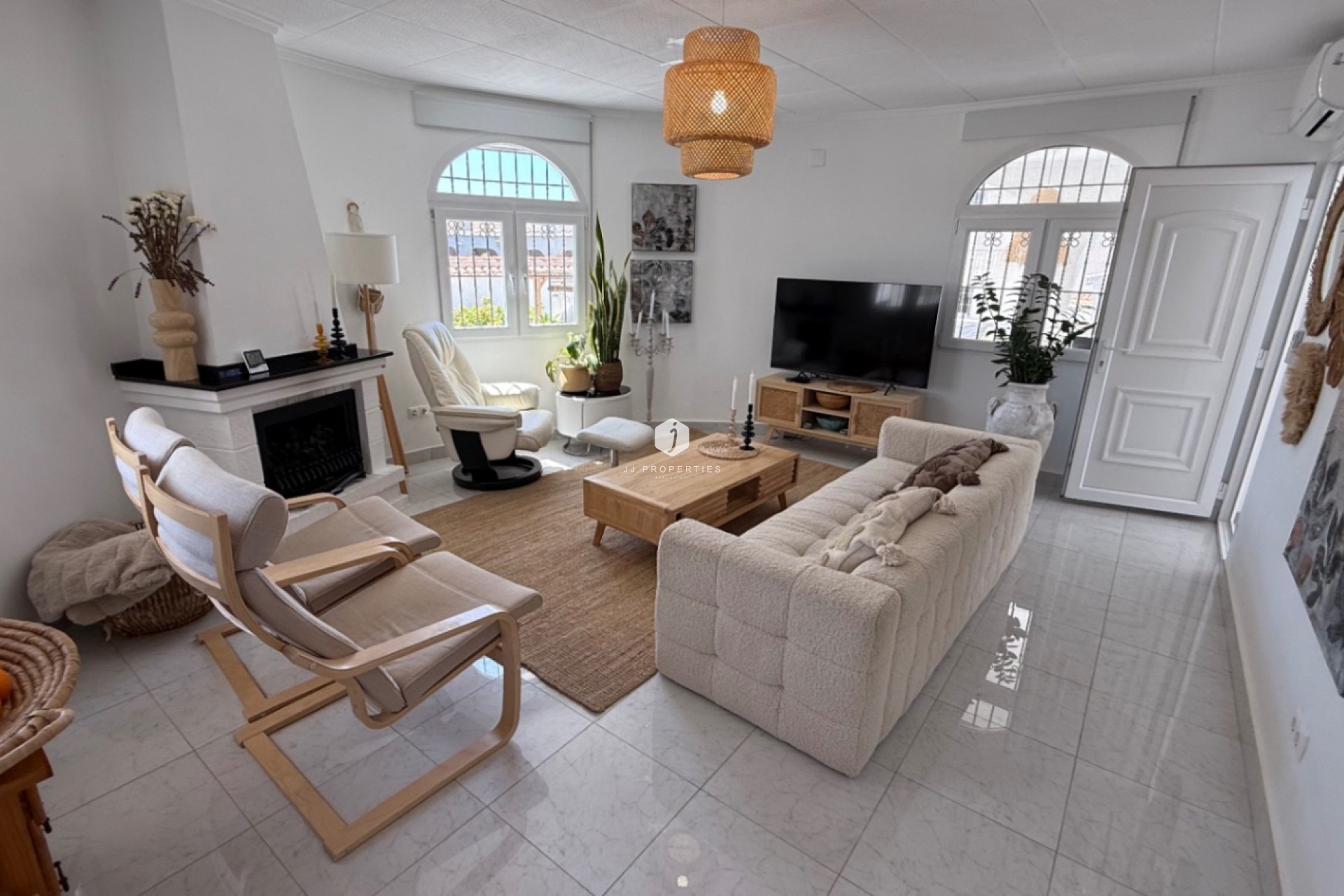 Resale - Villa -
Torrevieja - Costa Blanca