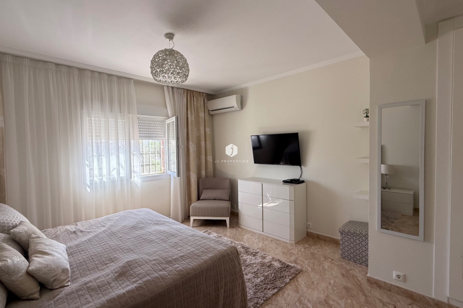 Resale - Villa -
Torrevieja - Costa Blanca