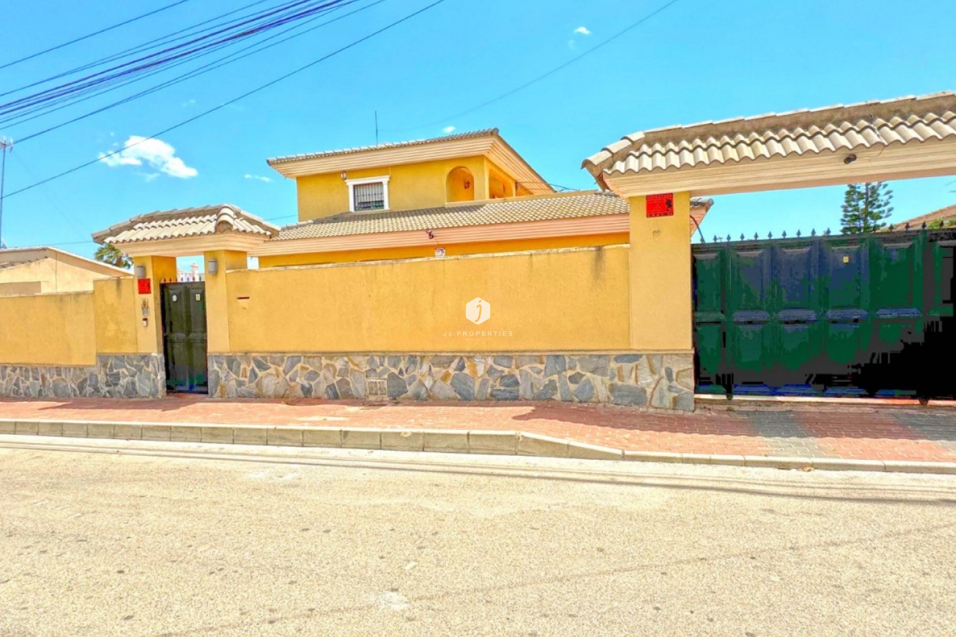 Resale - Villa -
Torrevieja - Costa Blanca