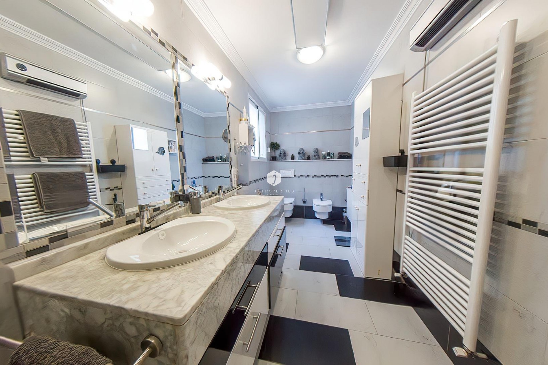Resale - Villa -
Torrevieja - Costa Blanca