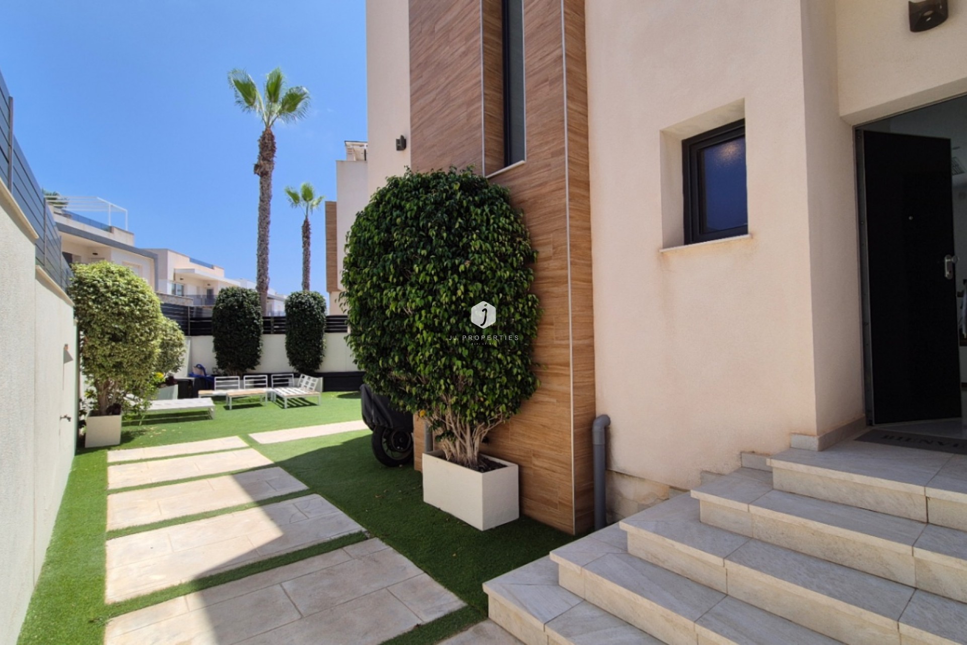 Resale - Villa -
Torrevieja - Costa Blanca
