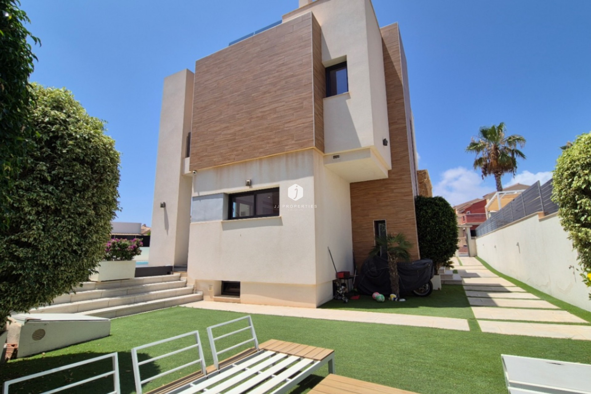 Resale - Villa -
Torrevieja - Costa Blanca