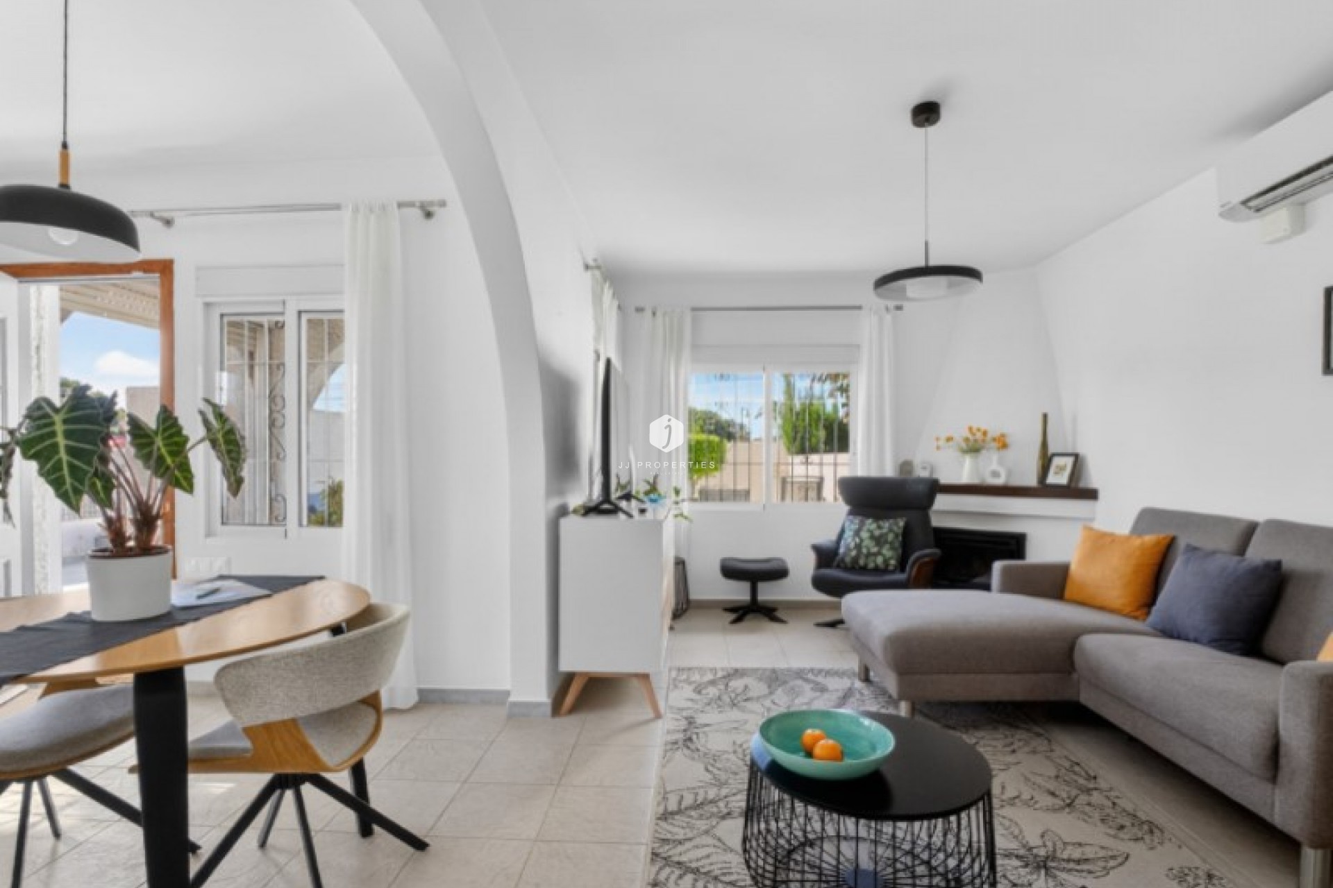 Resale - Villa -
Torrevieja - Costa Blanca