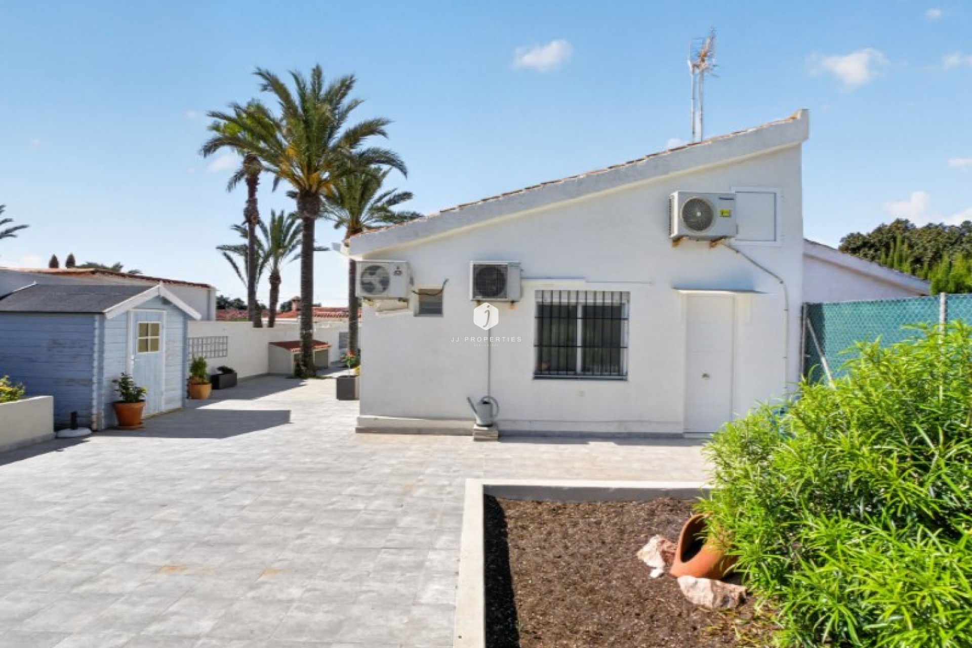 Resale - Villa -
Torrevieja - Costa Blanca
