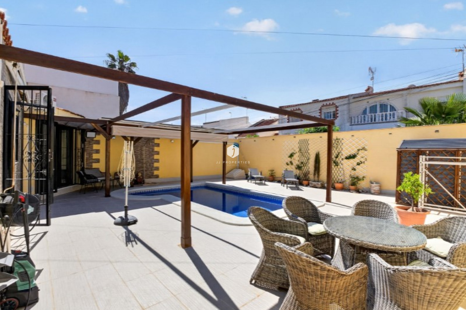 Resale - Villa -
Torrevieja - Costa Blanca