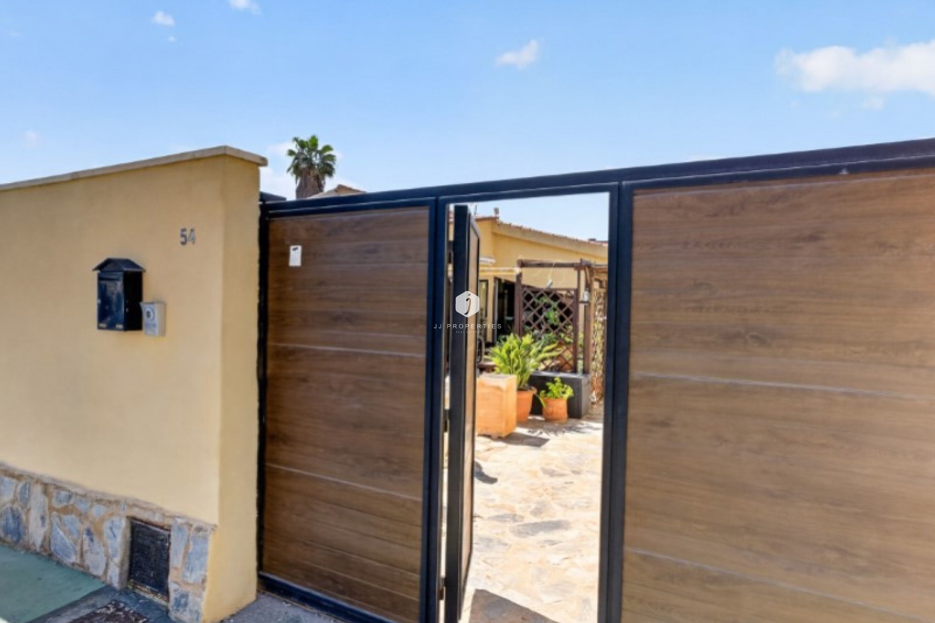 Resale - Villa -
Torrevieja - Costa Blanca