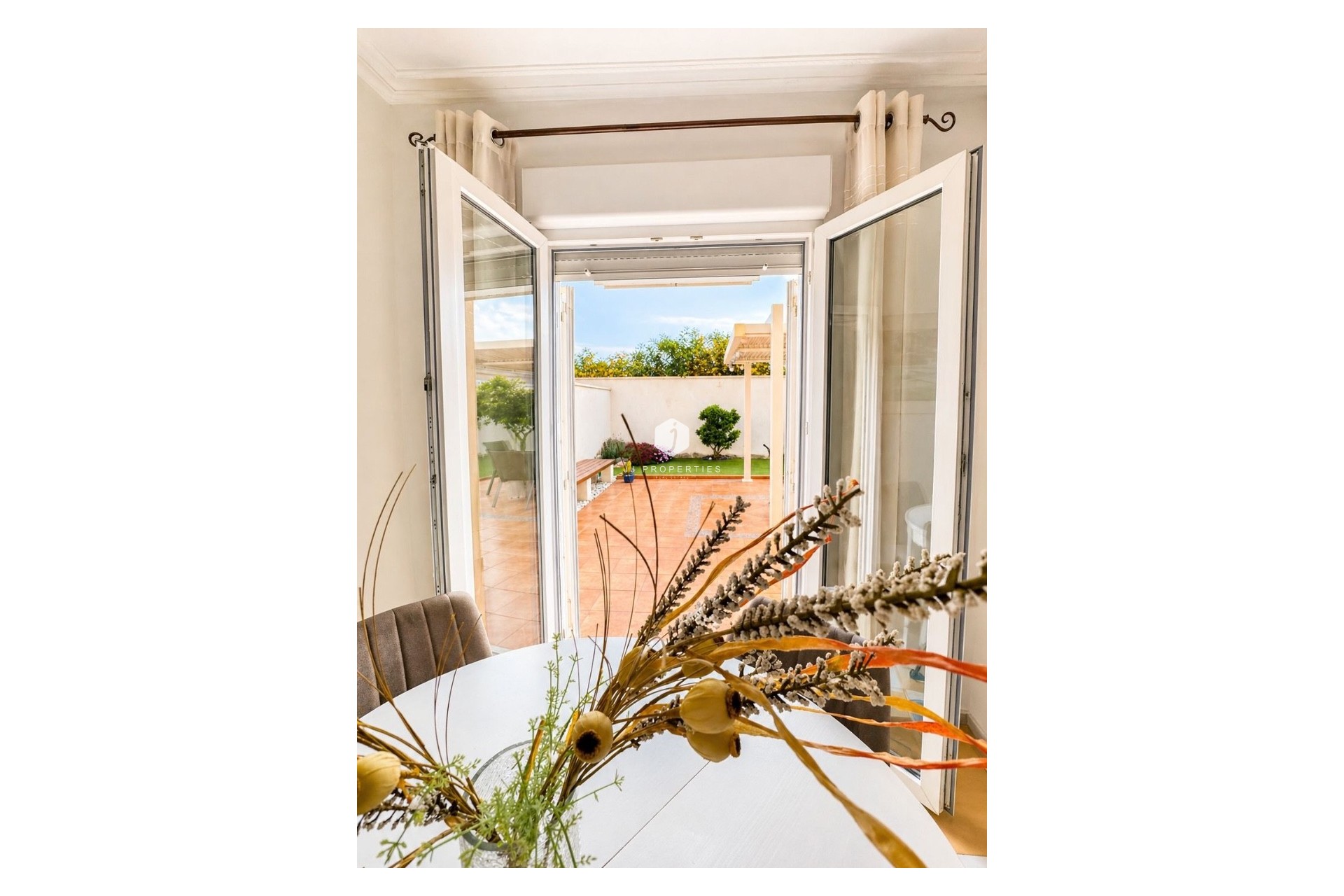 Resale - Villa -
Torrevieja - Costa Blanca