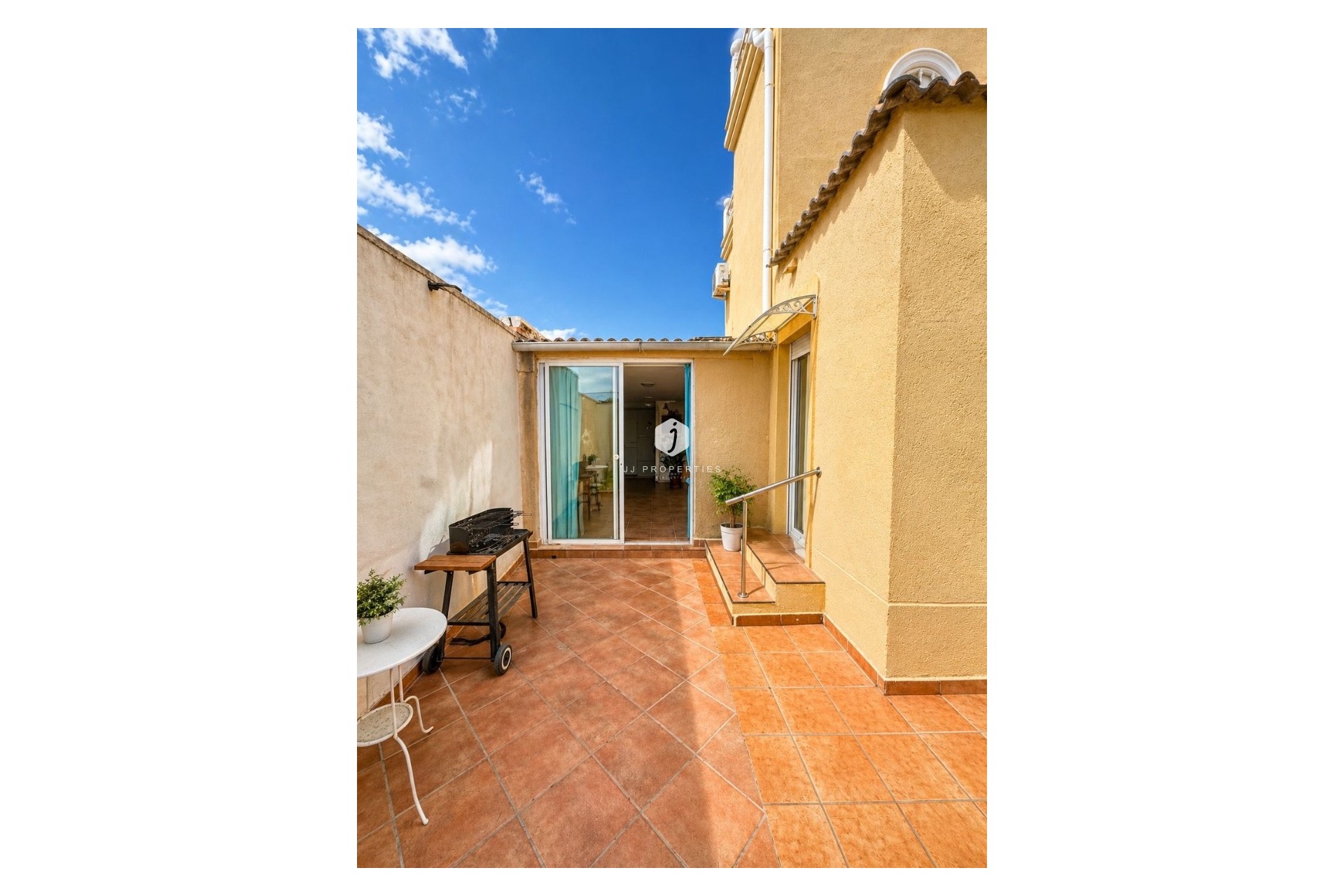 Resale - Villa -
Torrevieja - Costa Blanca