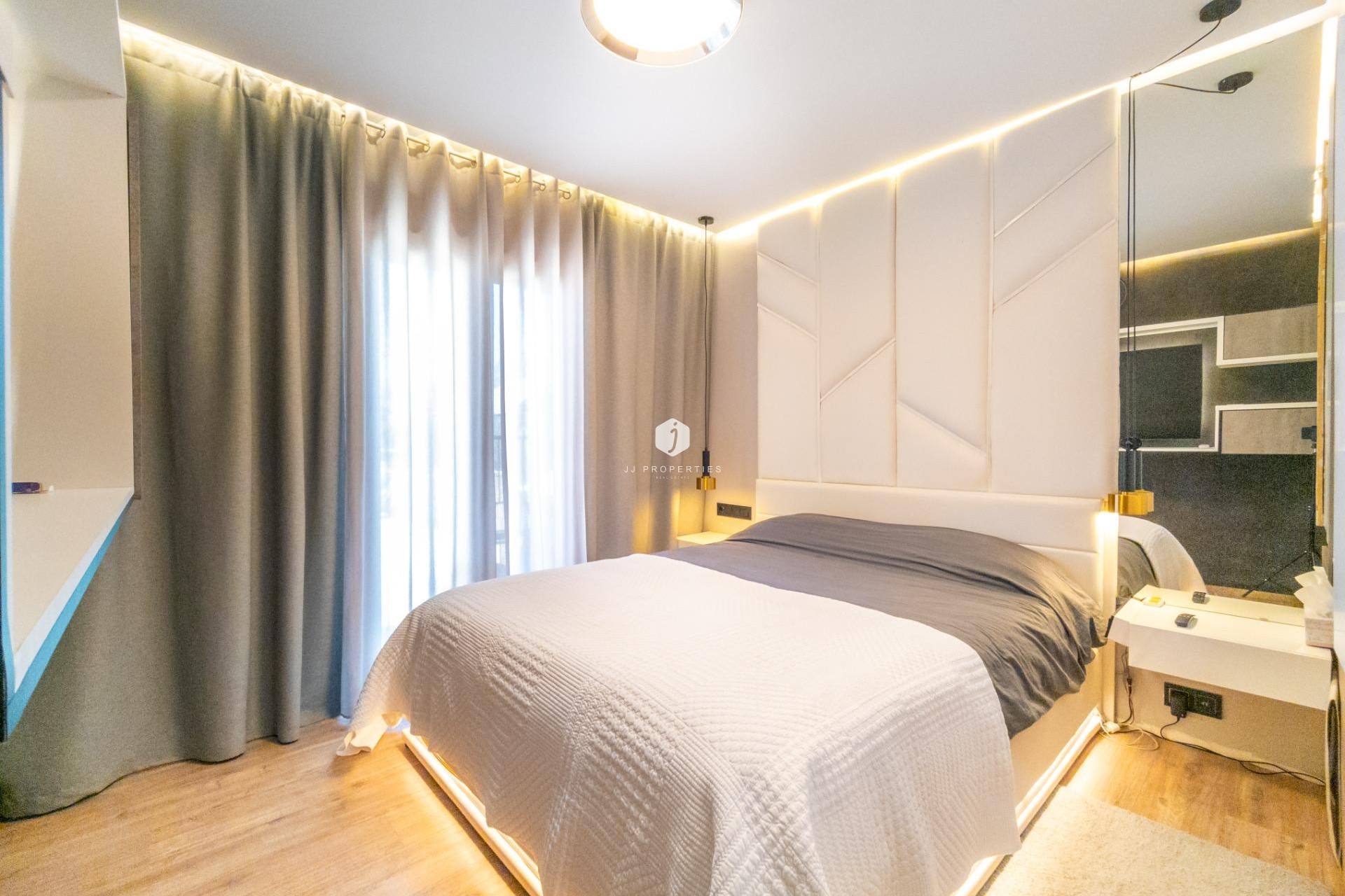 Resale - Villa -
Torrevieja - El chaparral