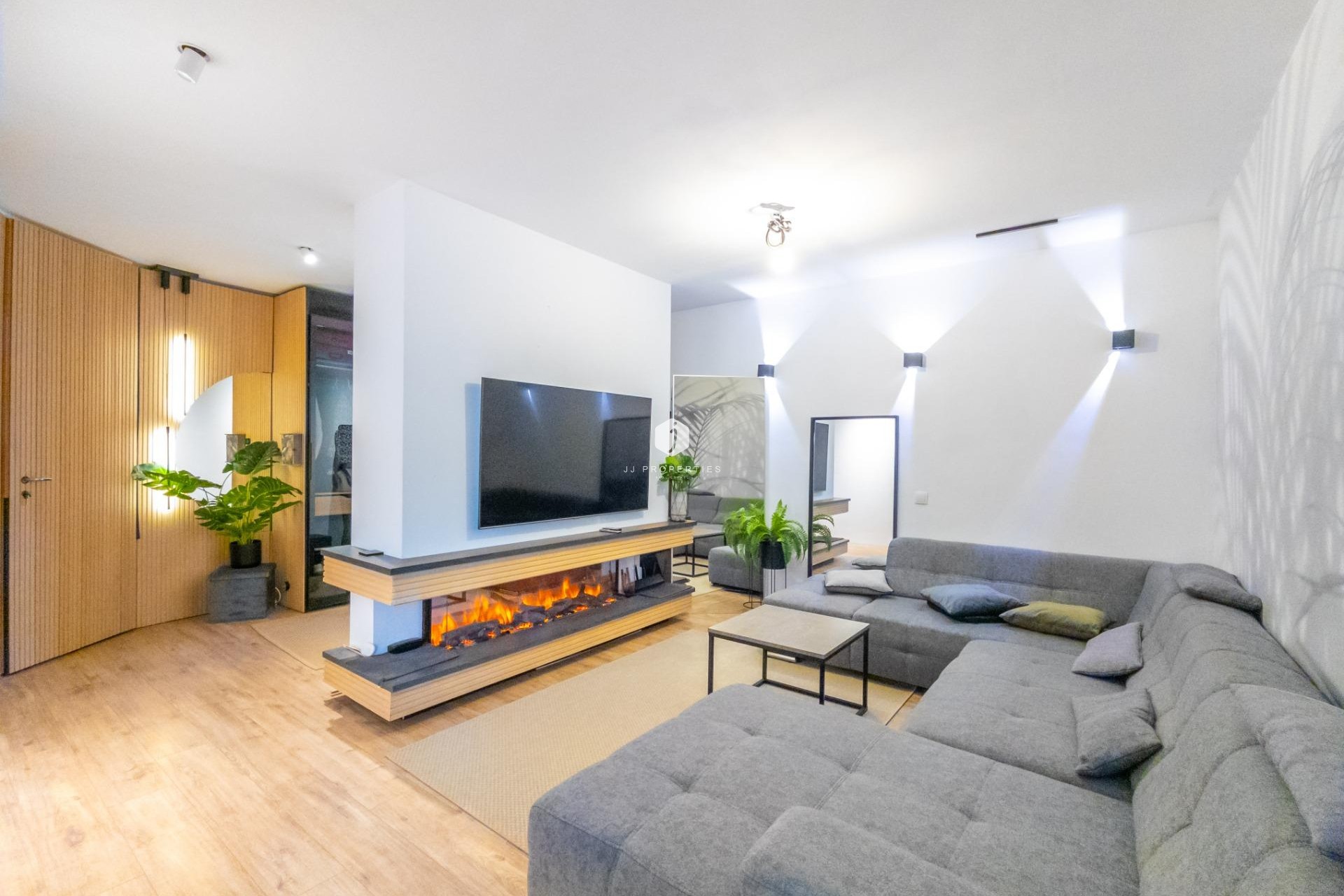 Resale - Villa -
Torrevieja - El chaparral