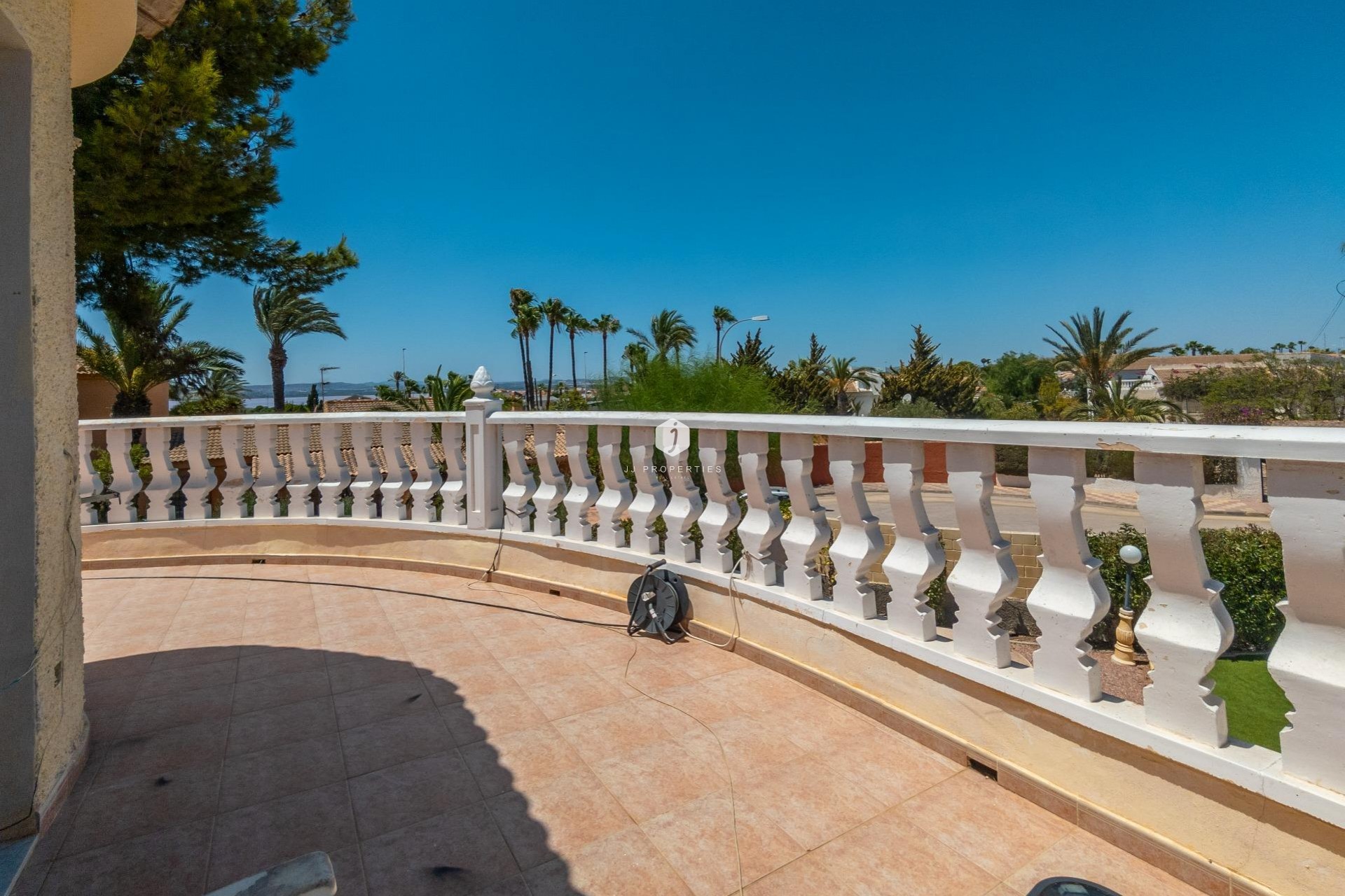 Resale - Villa -
Torrevieja - El chaparral