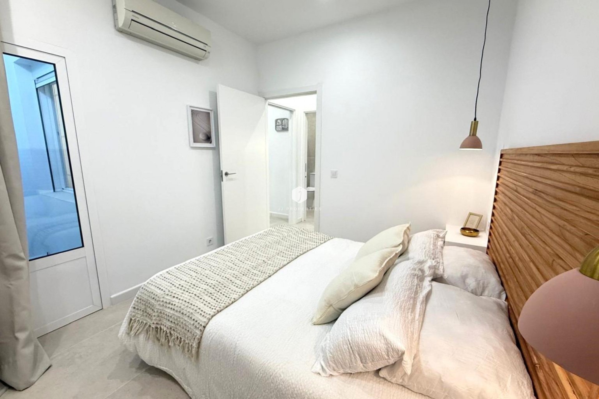 Resale - Villa -
Torrevieja - El chaparral